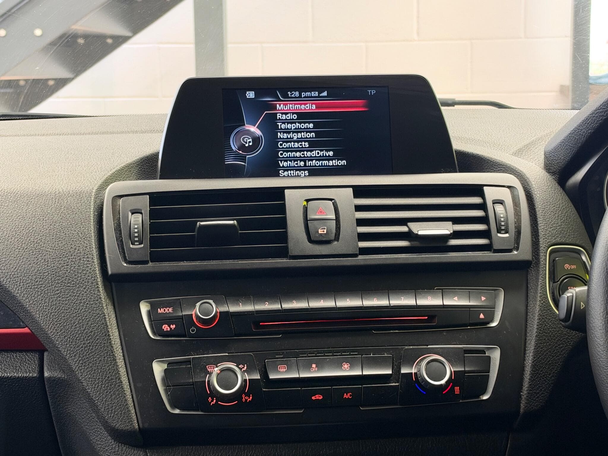 2014 BMW 1 Series - Thumbnail 37