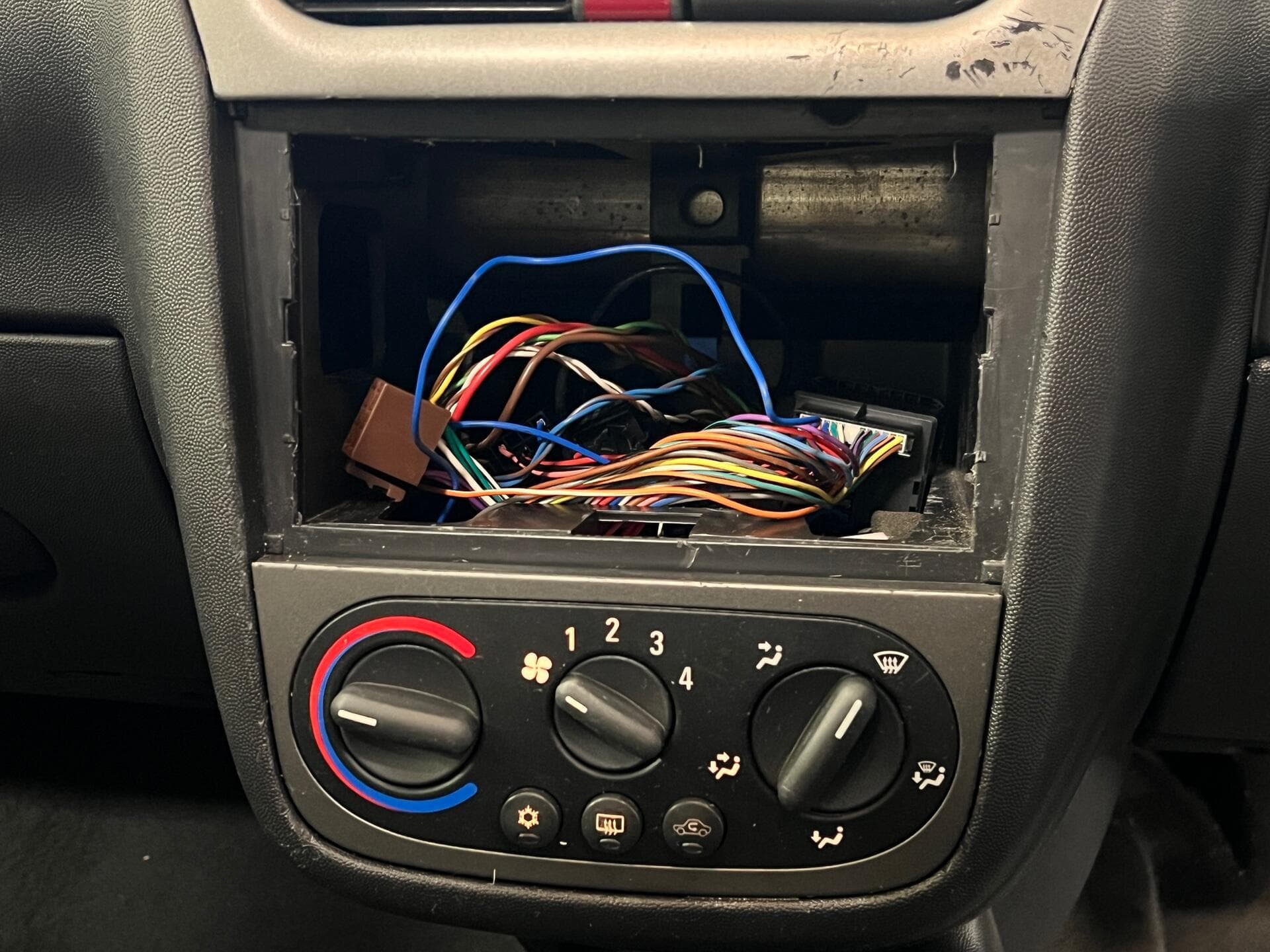 2005 Vauxhall Corsa - Thumbnail 29