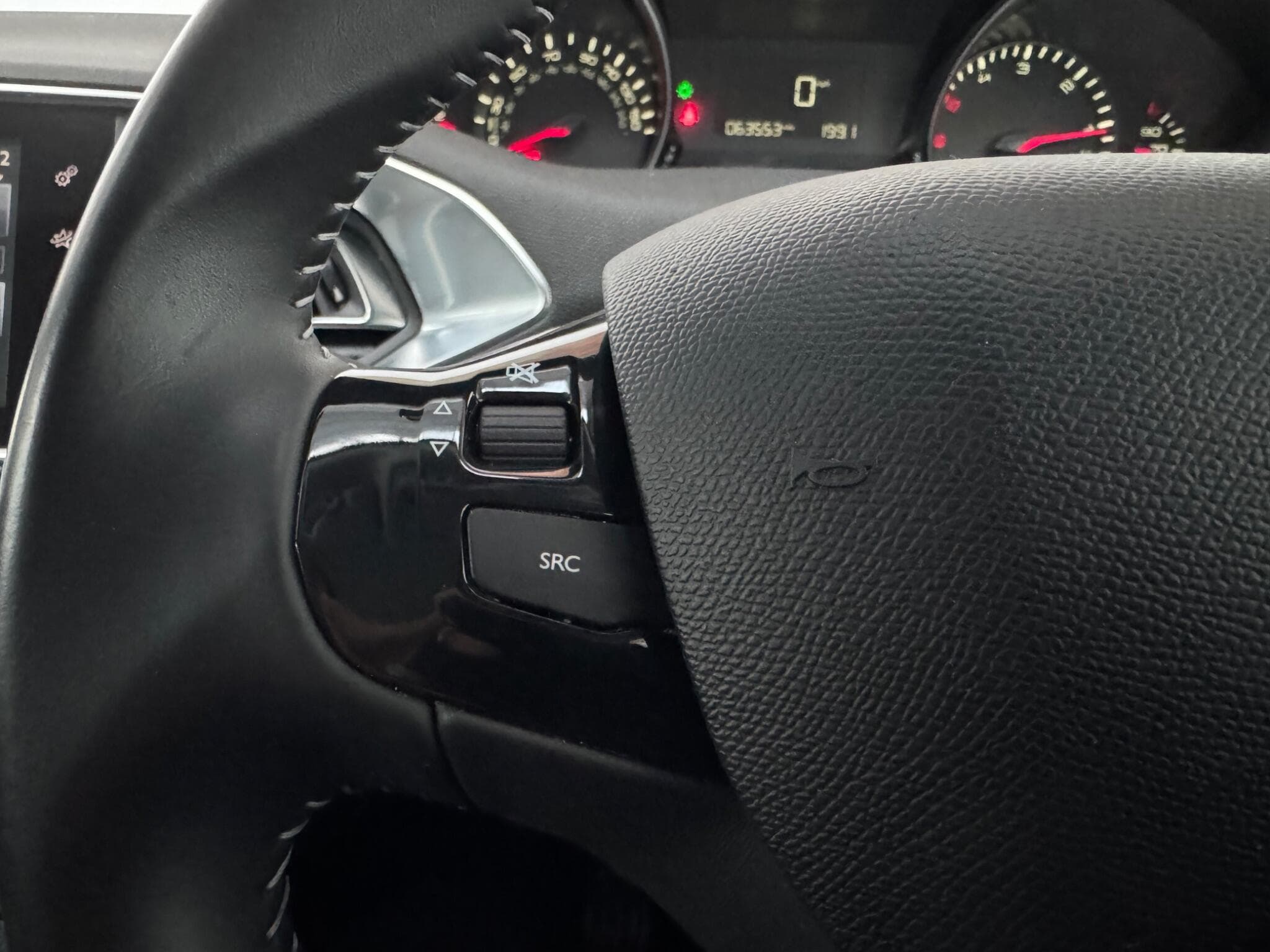 2015 Peugeot 308 - Thumbnail 22