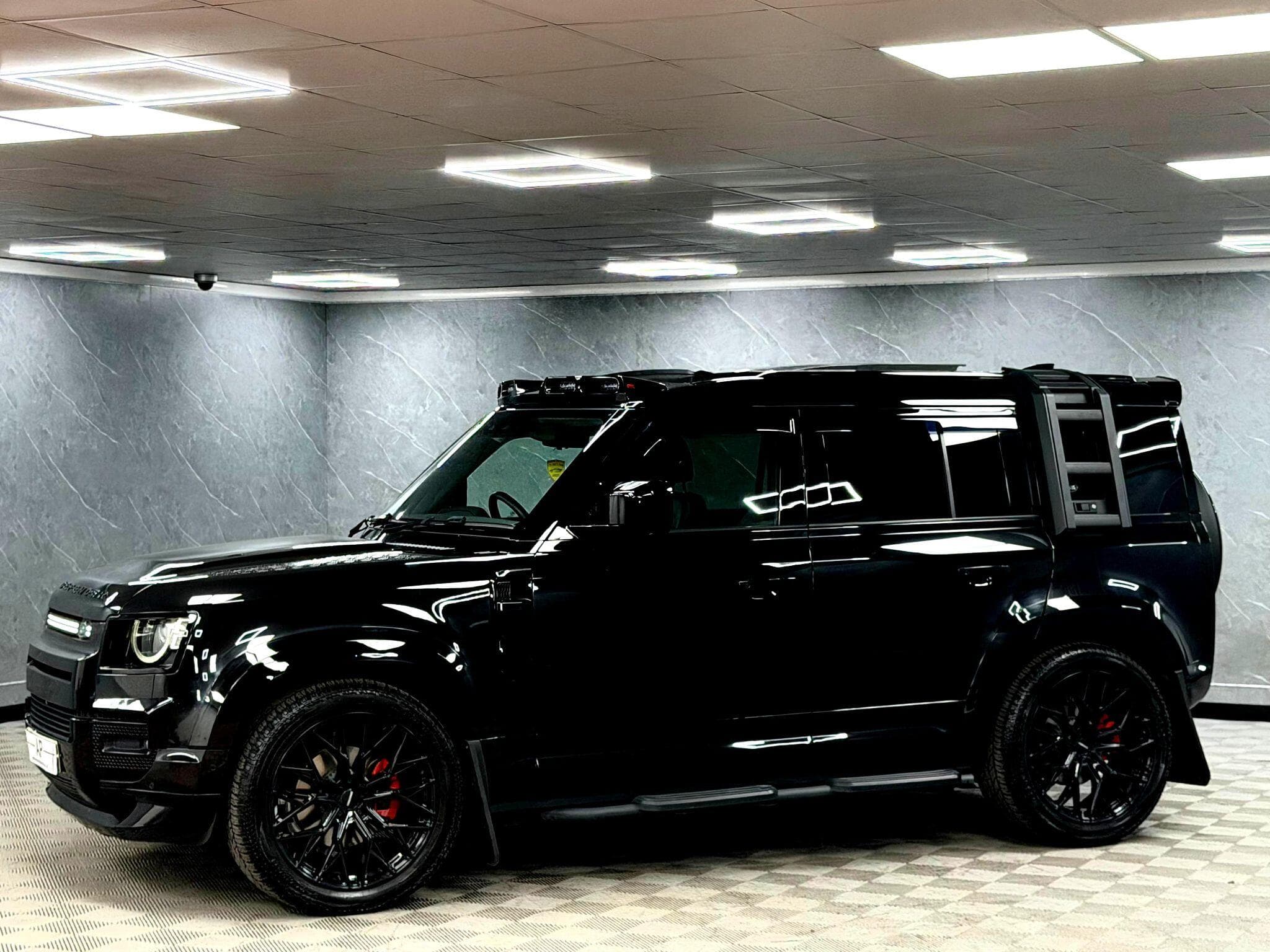 2024 Land Rover Defender 110 - Thumbnail 15