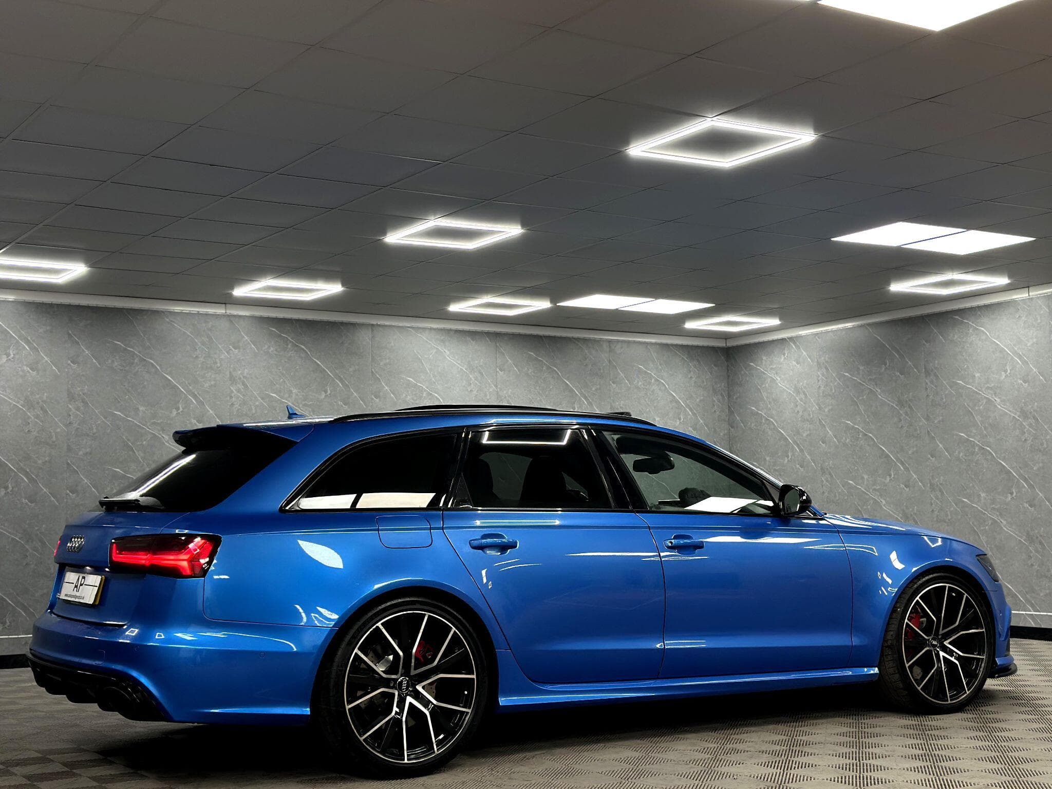 2017 Audi RS6 Avant - Thumbnail 11
