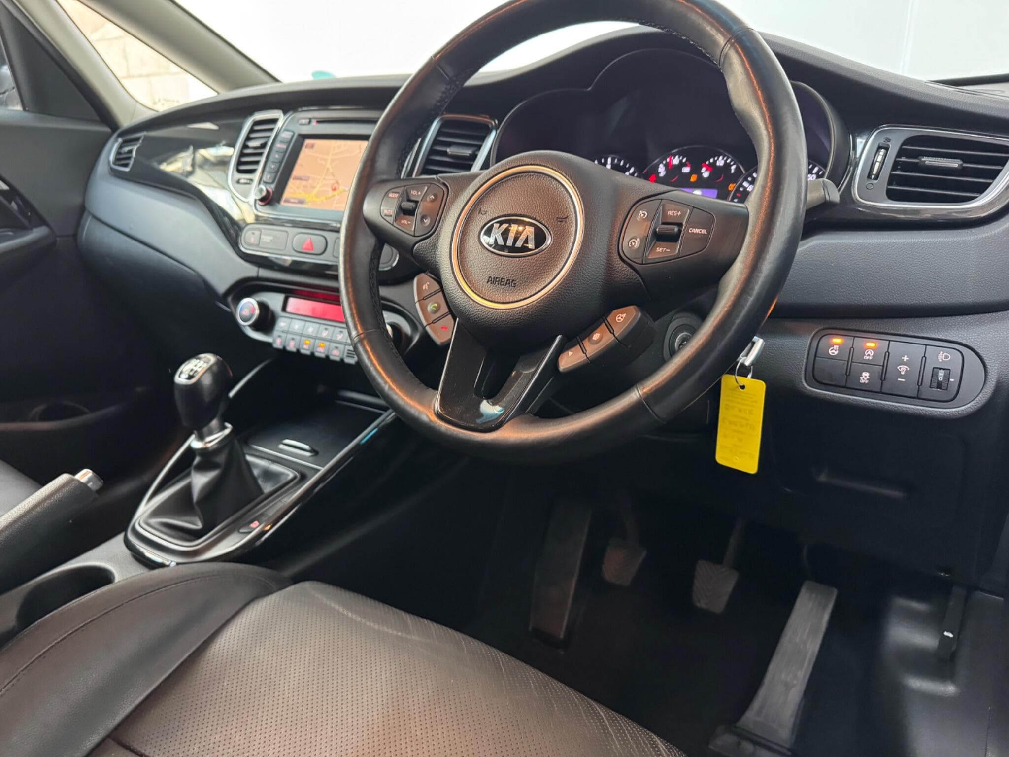 2016 Kia Carens - Thumbnail 4