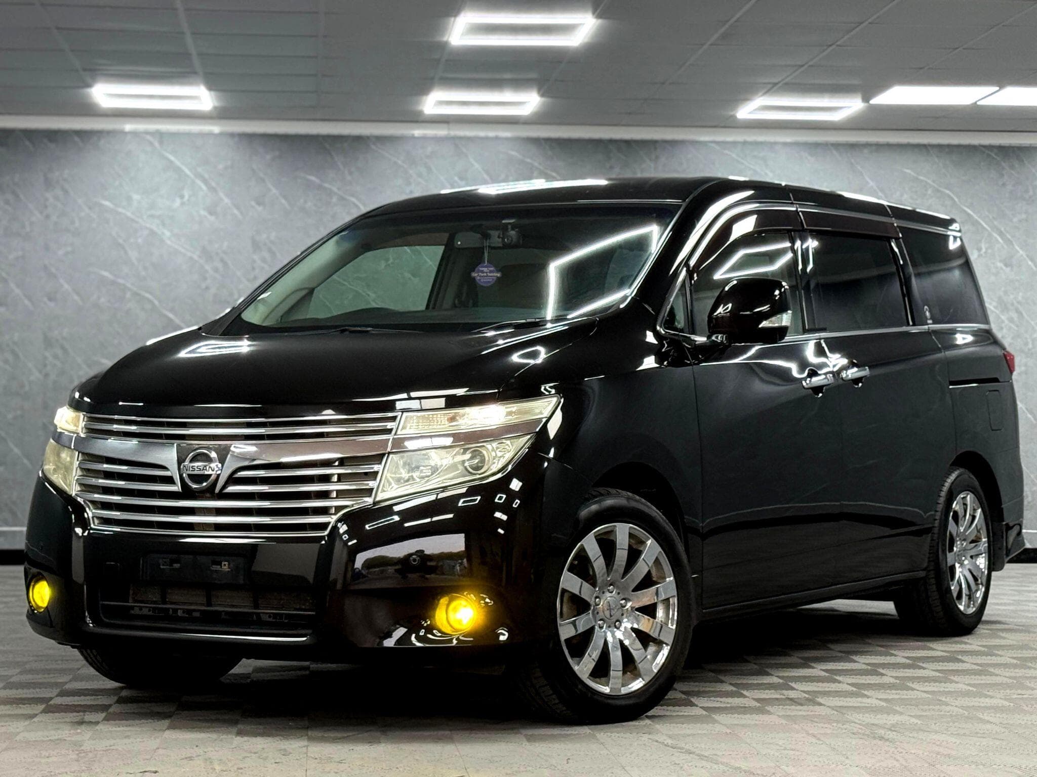 2011 Nissan Elgrand - Thumbnail 3
