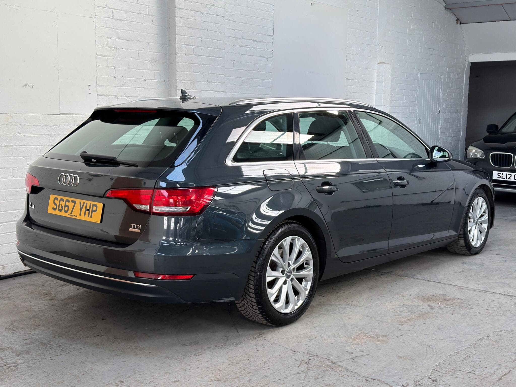 2017 Audi A4 Avant - Thumbnail 12