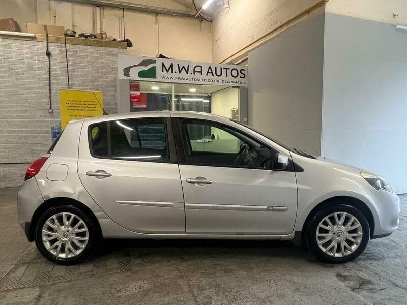 2011 Renault Clio - Thumbnail 8