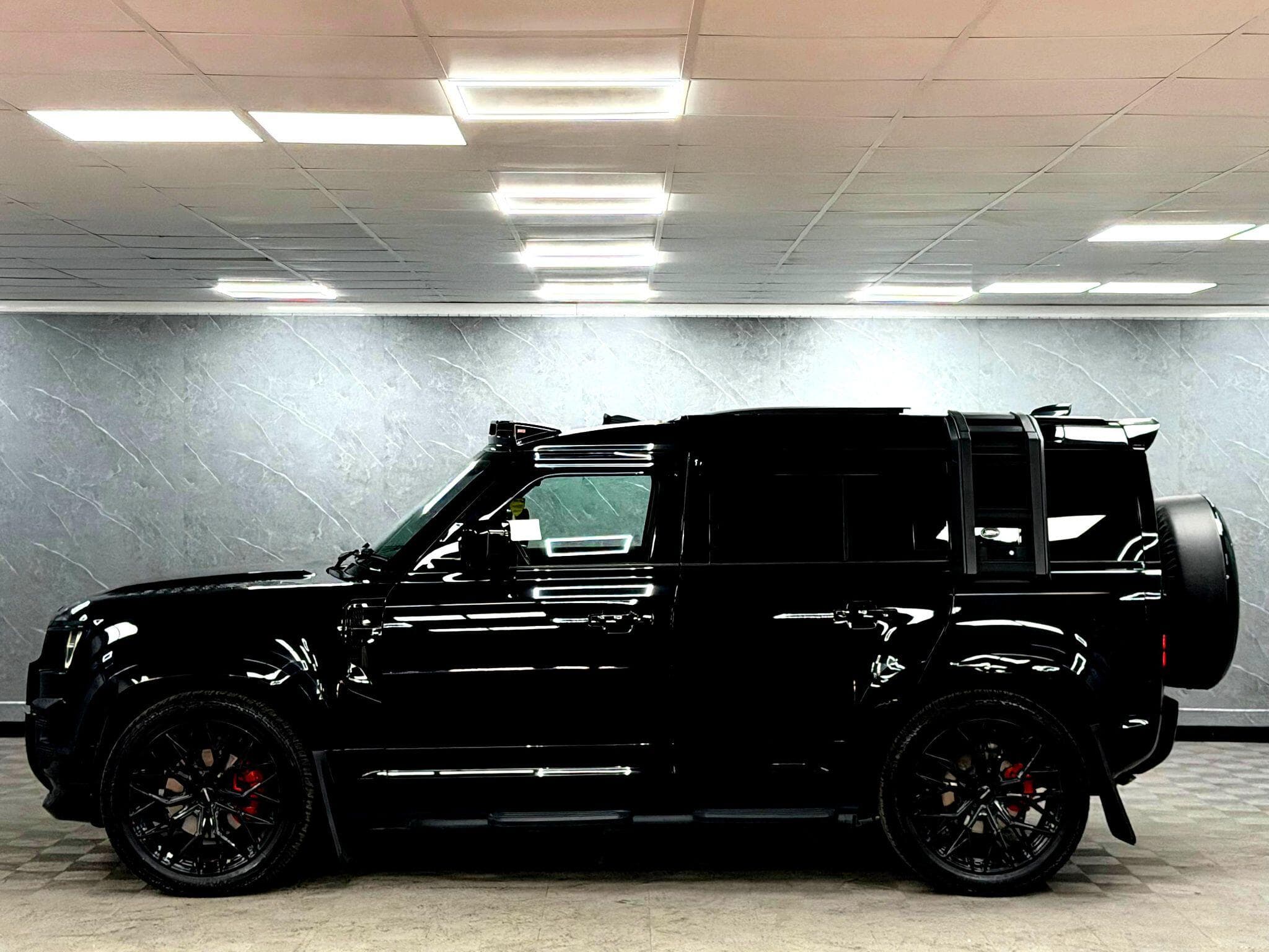 2024 Land Rover Defender 110 - Thumbnail 17