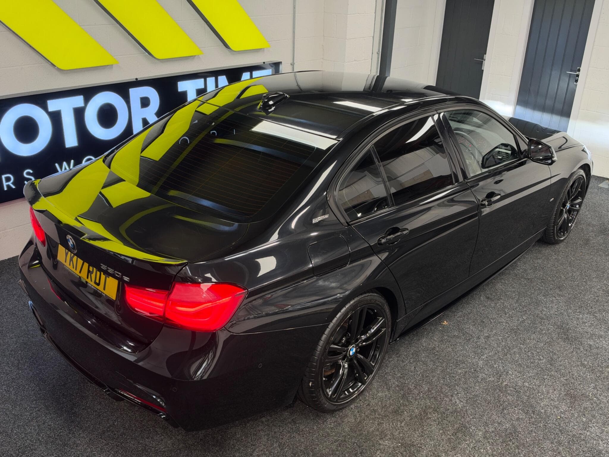 2017 BMW 3 Series - Thumbnail 50
