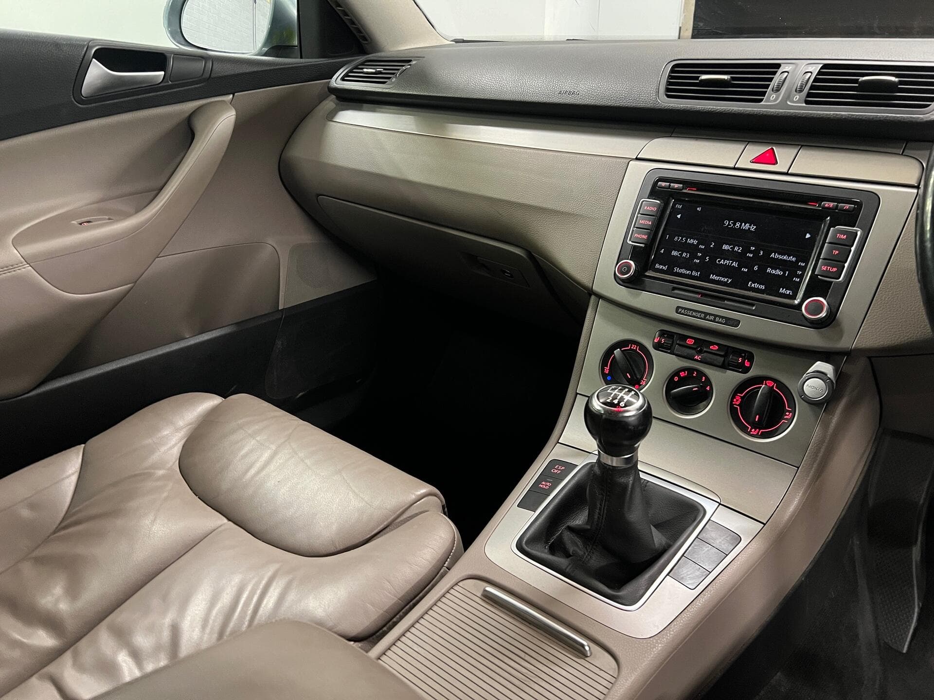 2009 Volkswagen Passat - Thumbnail 26