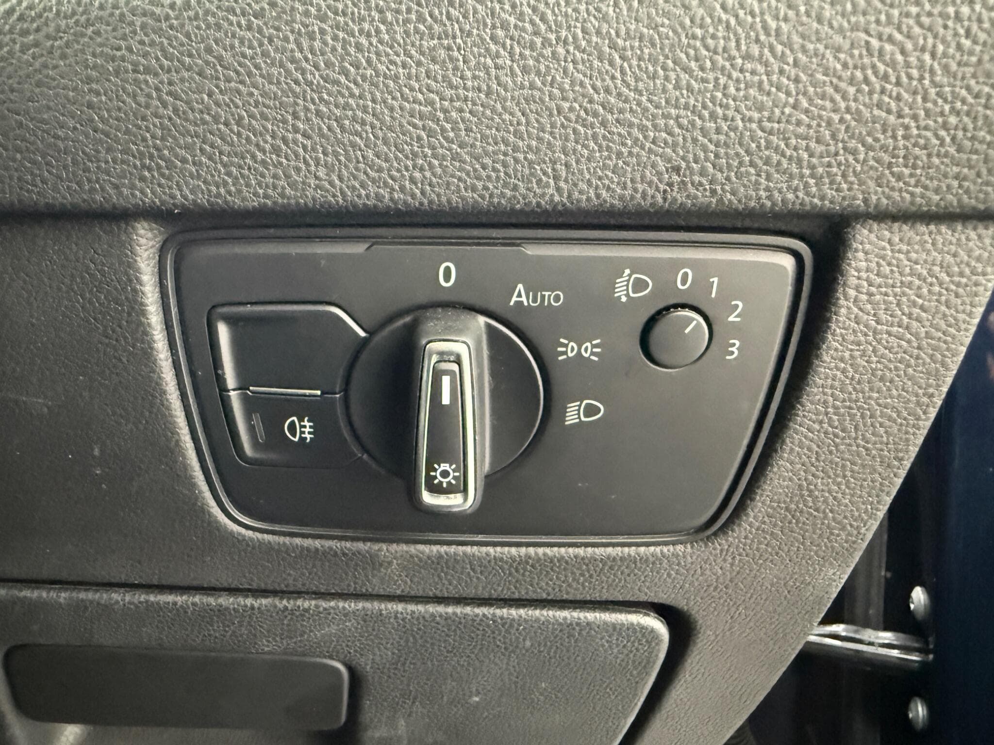 2015 Volkswagen Passat - Thumbnail 14
