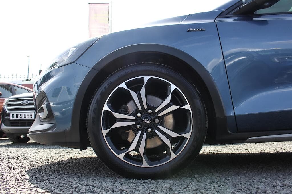 2019 Ford Focus - Thumbnail 11