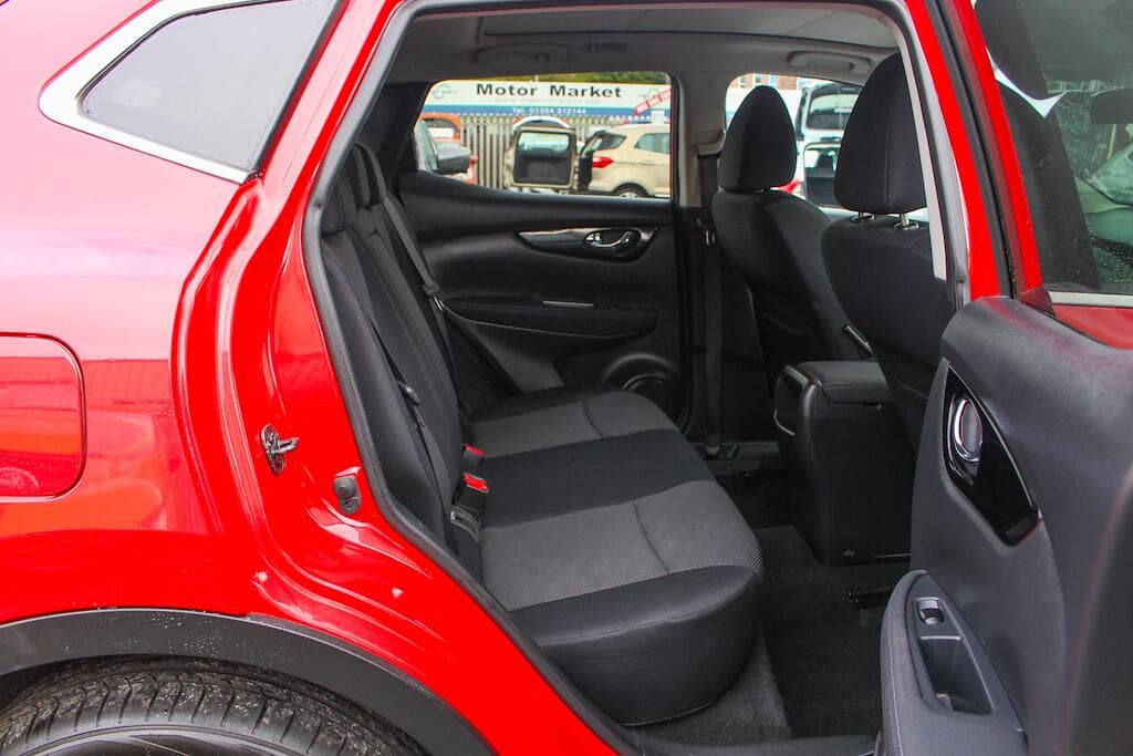 2015 Nissan Qashqai - Thumbnail 31