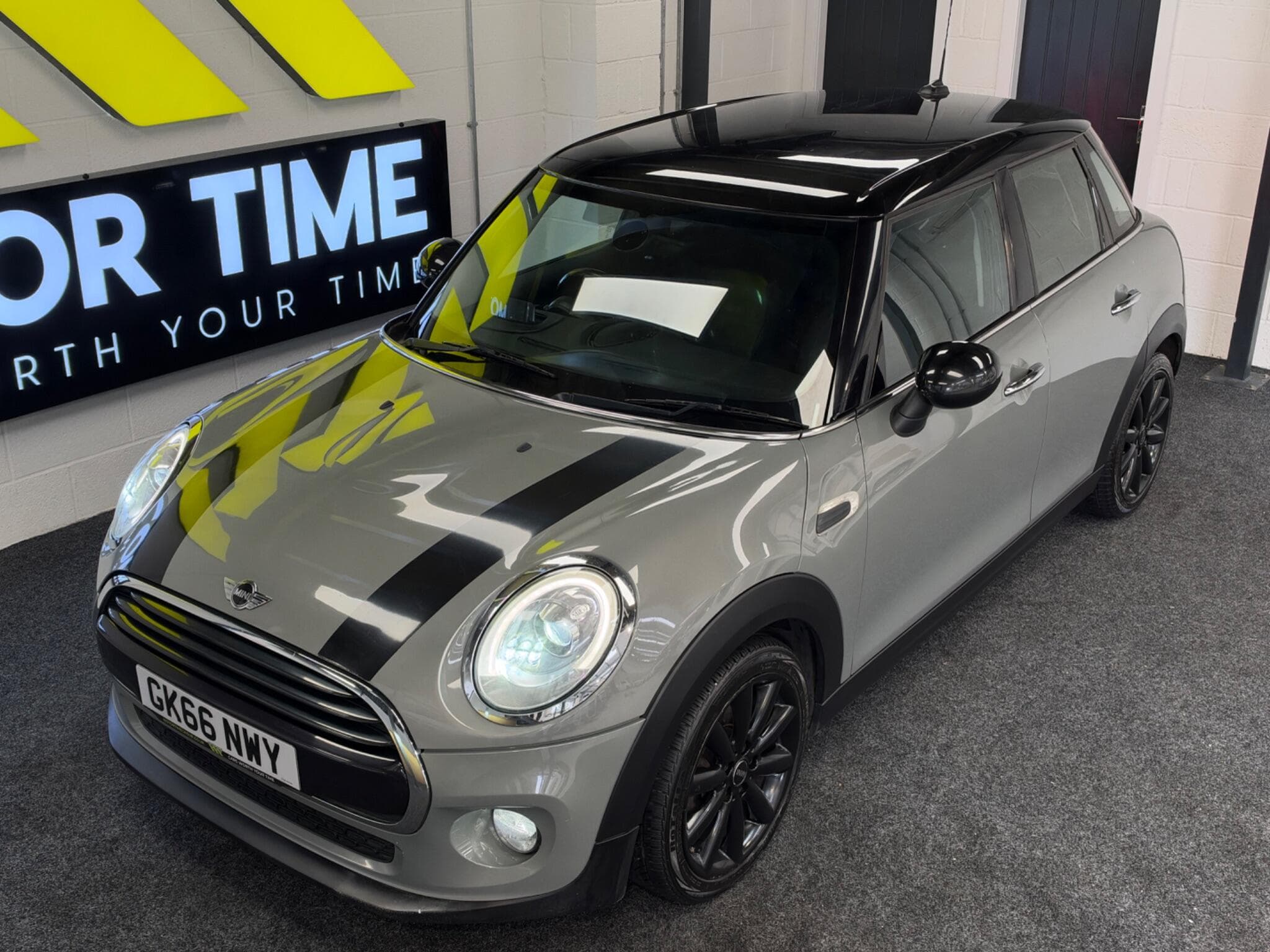 2016 MINI Hatch - Thumbnail 5
