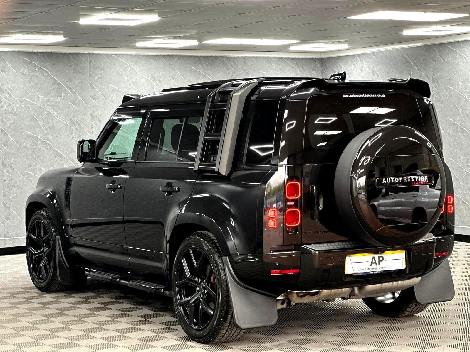 2025 Land Rover Defender 110 - Thumbnail 30