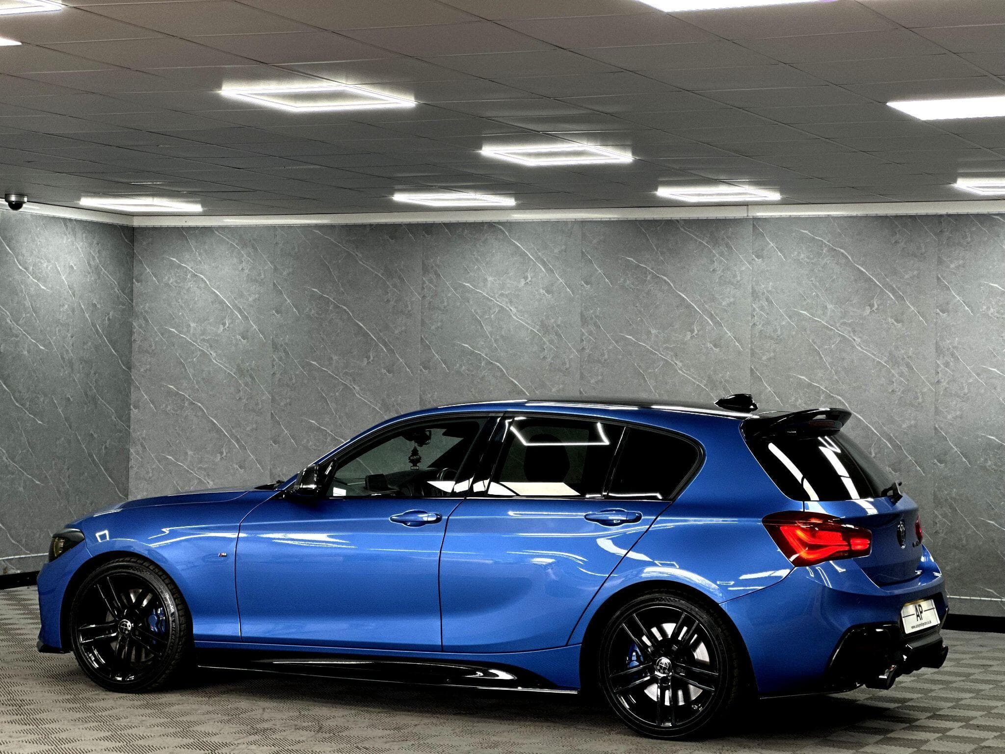 2017 BMW 1 Series - Thumbnail 11