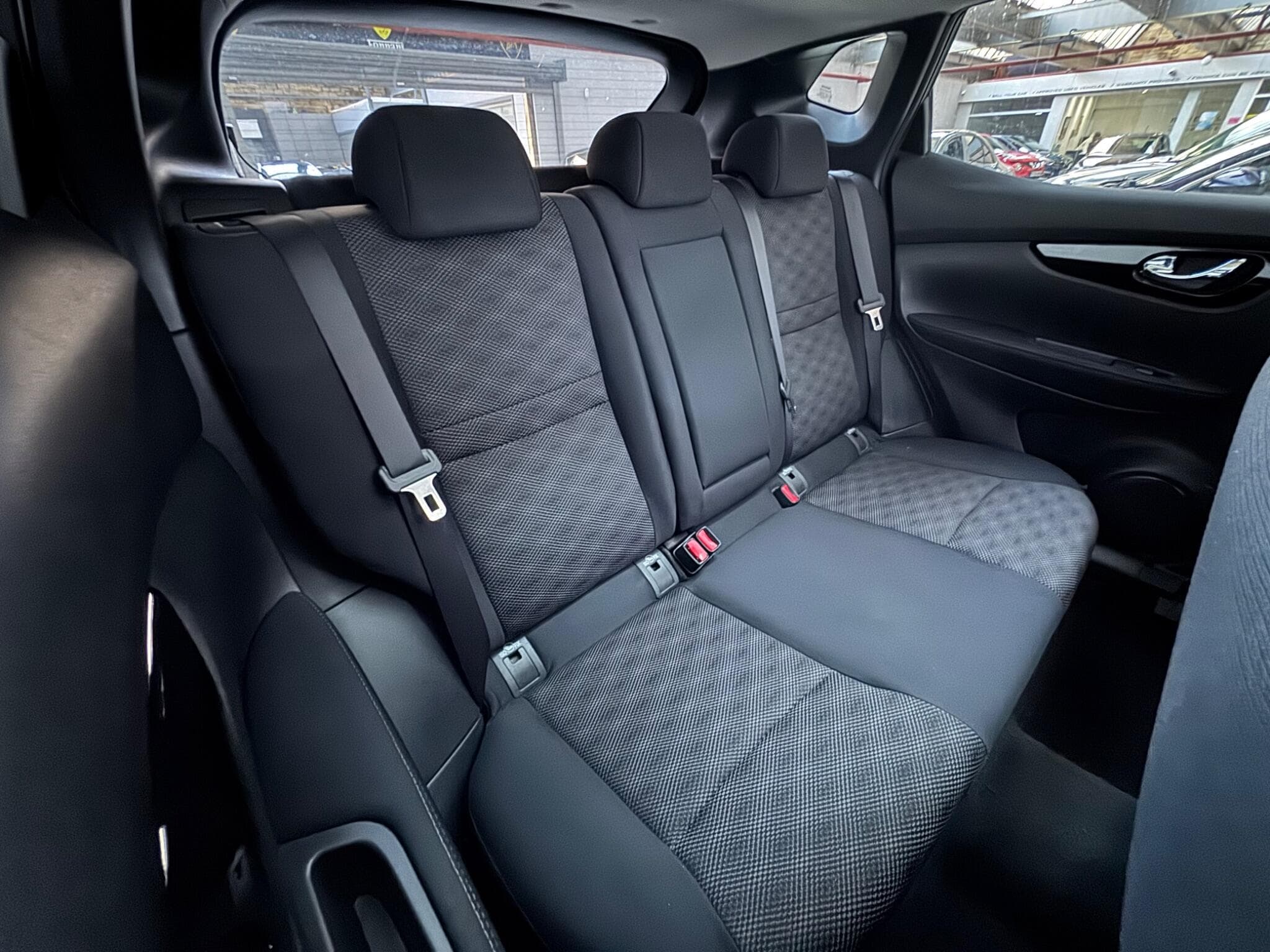 2015 Nissan Qashqai - Thumbnail 12