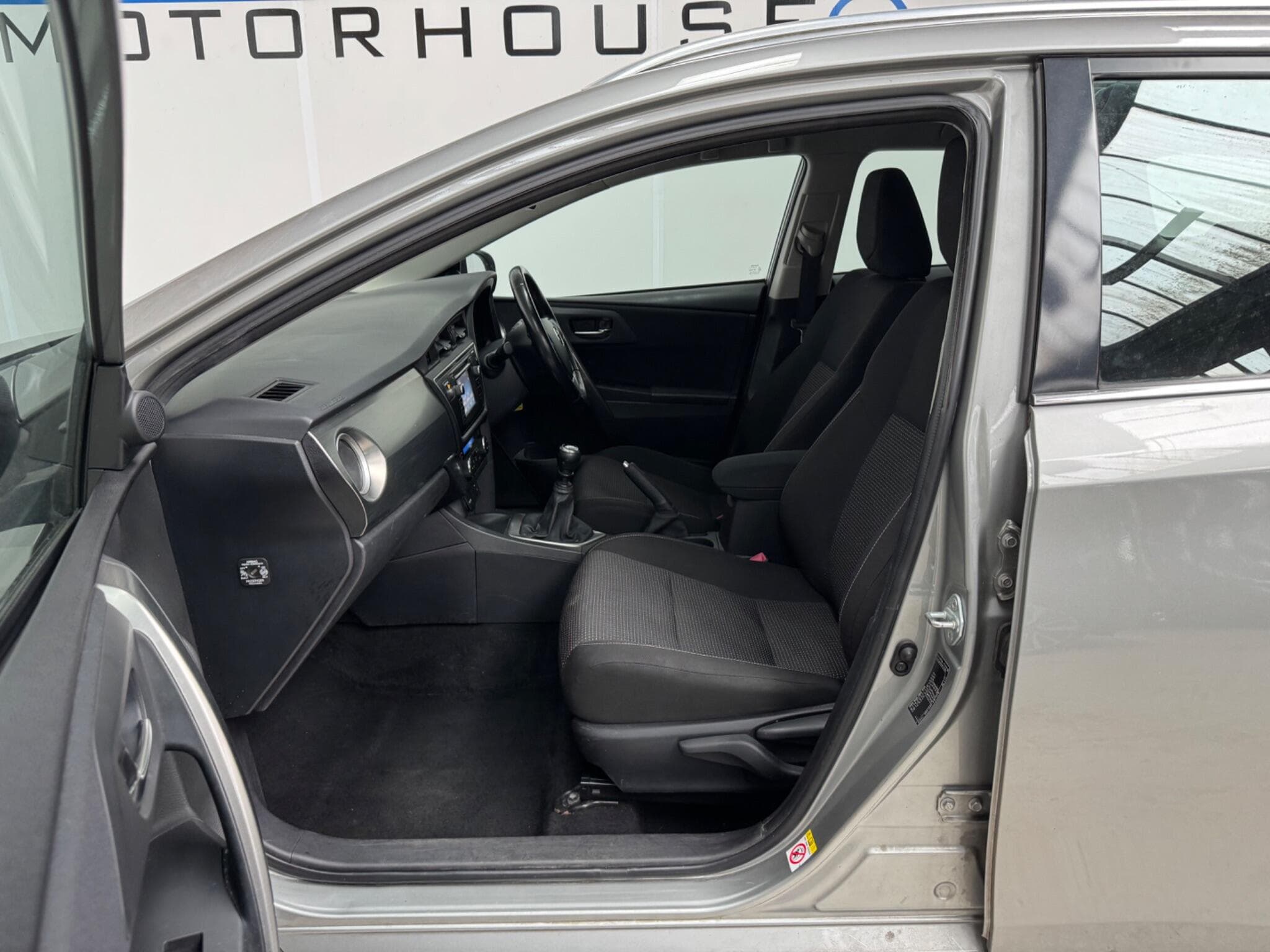 2015 Toyota Auris - Thumbnail 10