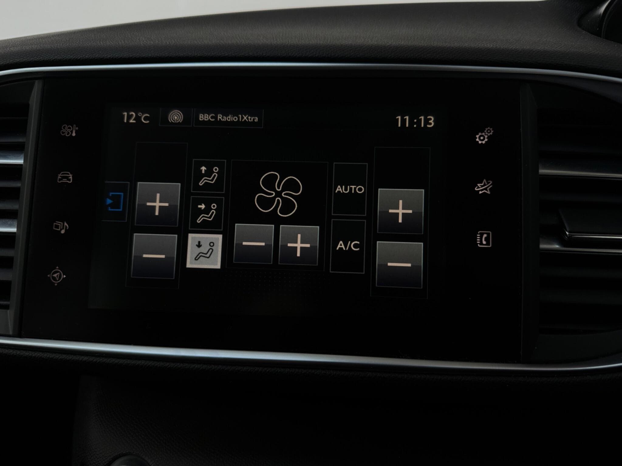2015 Peugeot 308 - Thumbnail 18
