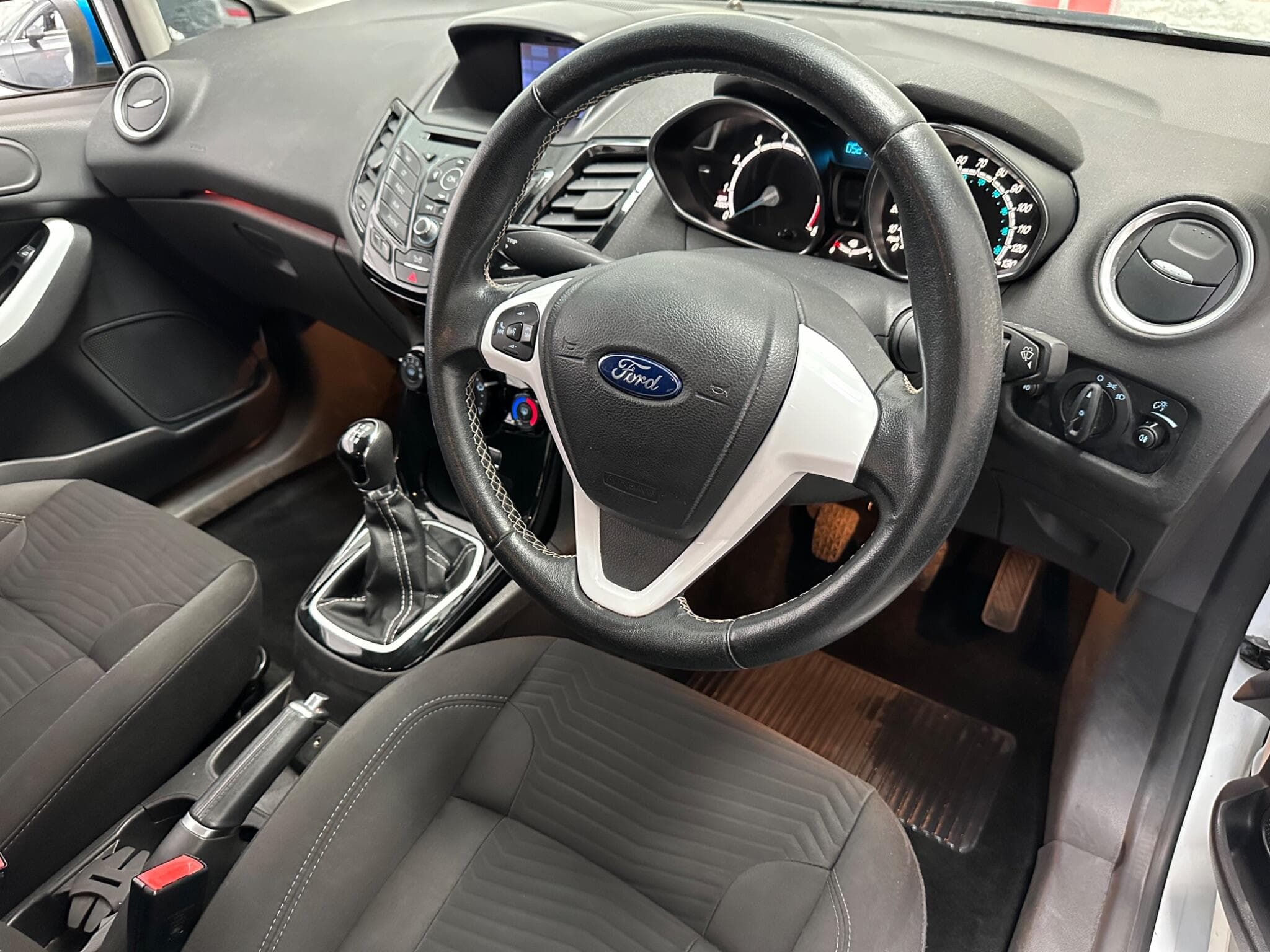 2016 Ford Fiesta - Thumbnail 4