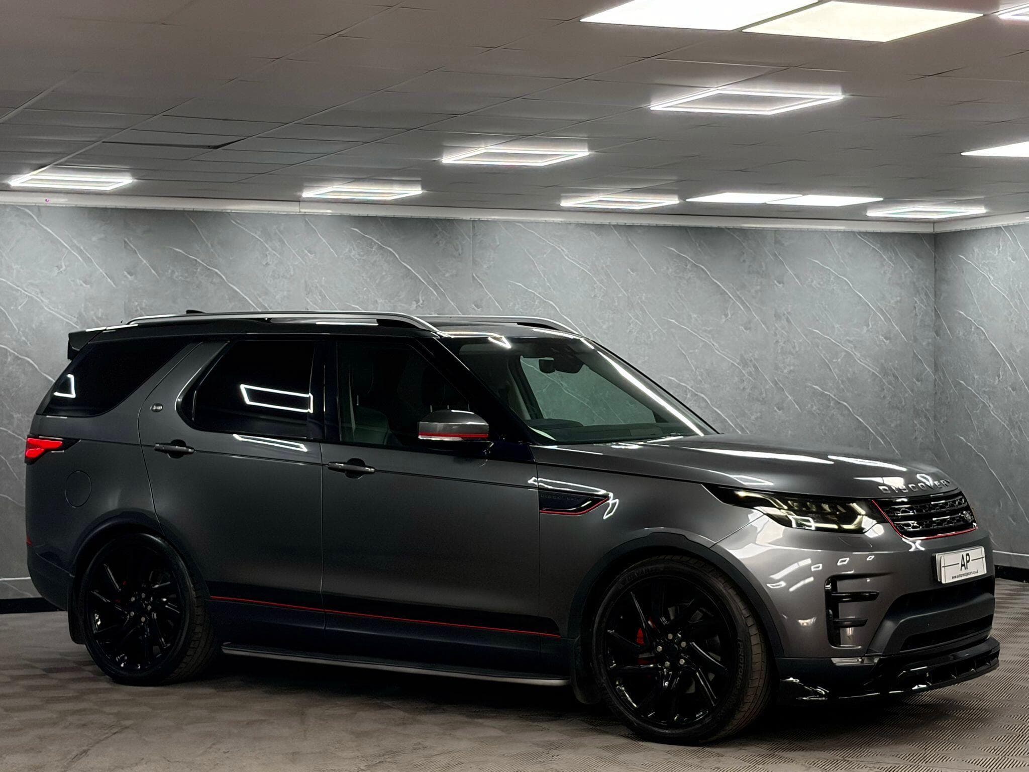 2017 Land Rover Discovery - Thumbnail 5