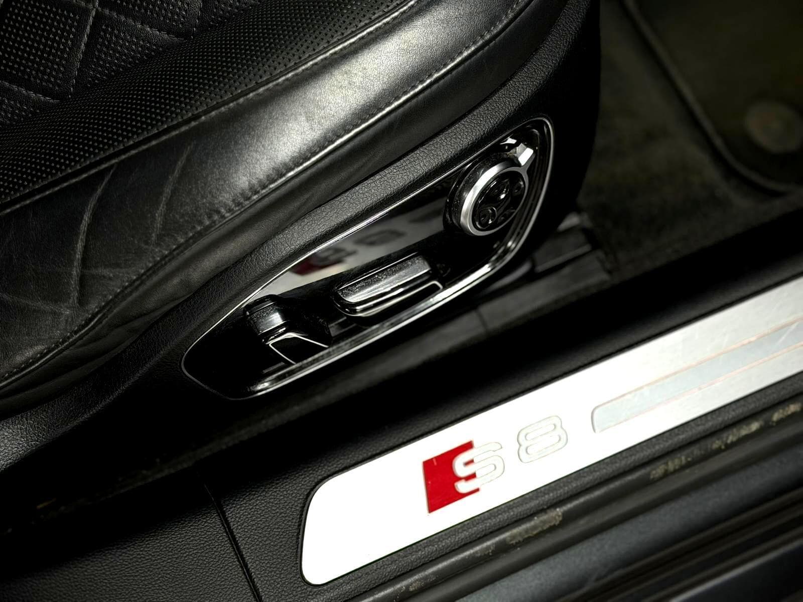 2015 Audi S8 - Thumbnail 44