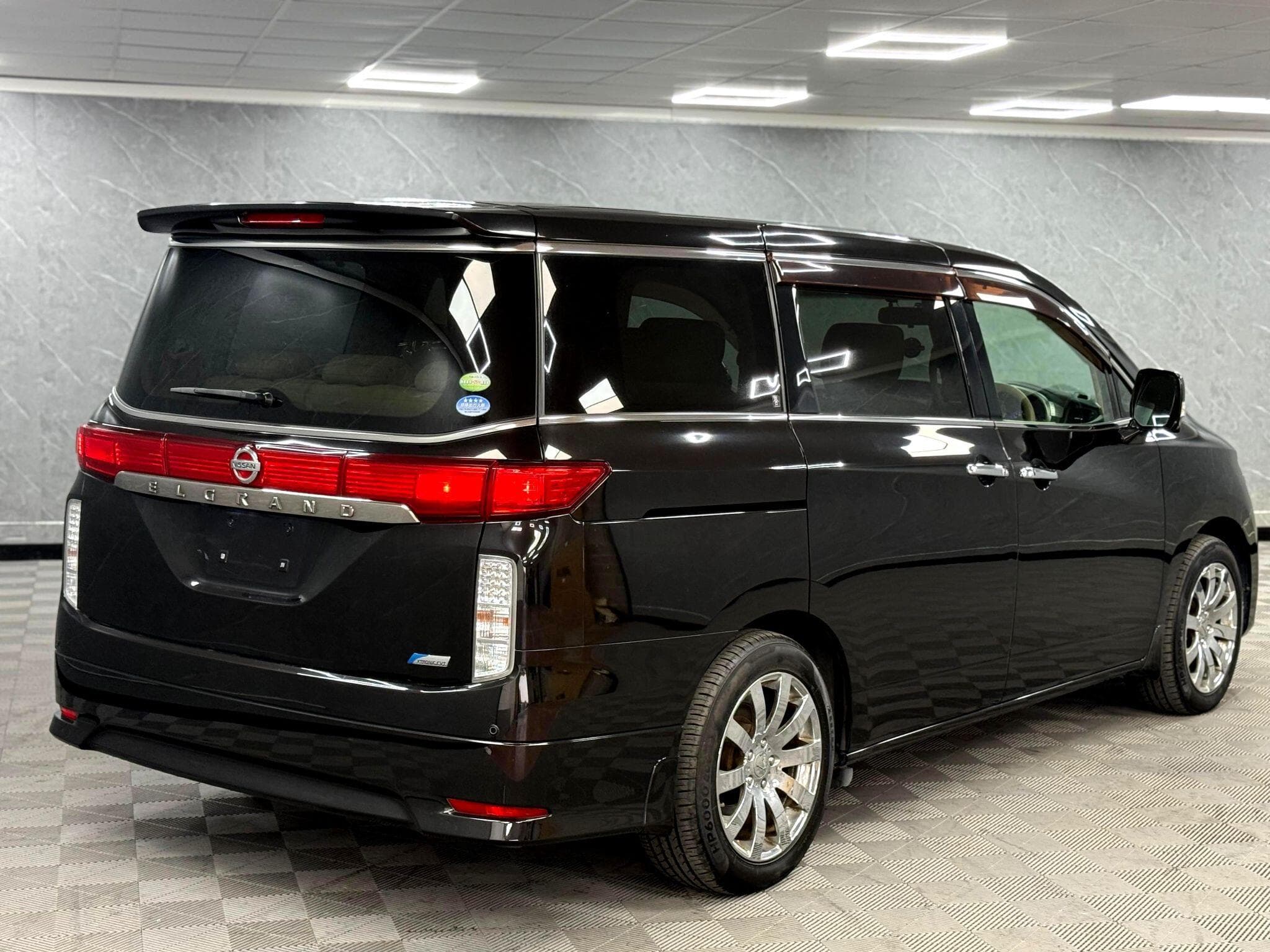 2011 Nissan Elgrand - Thumbnail 17