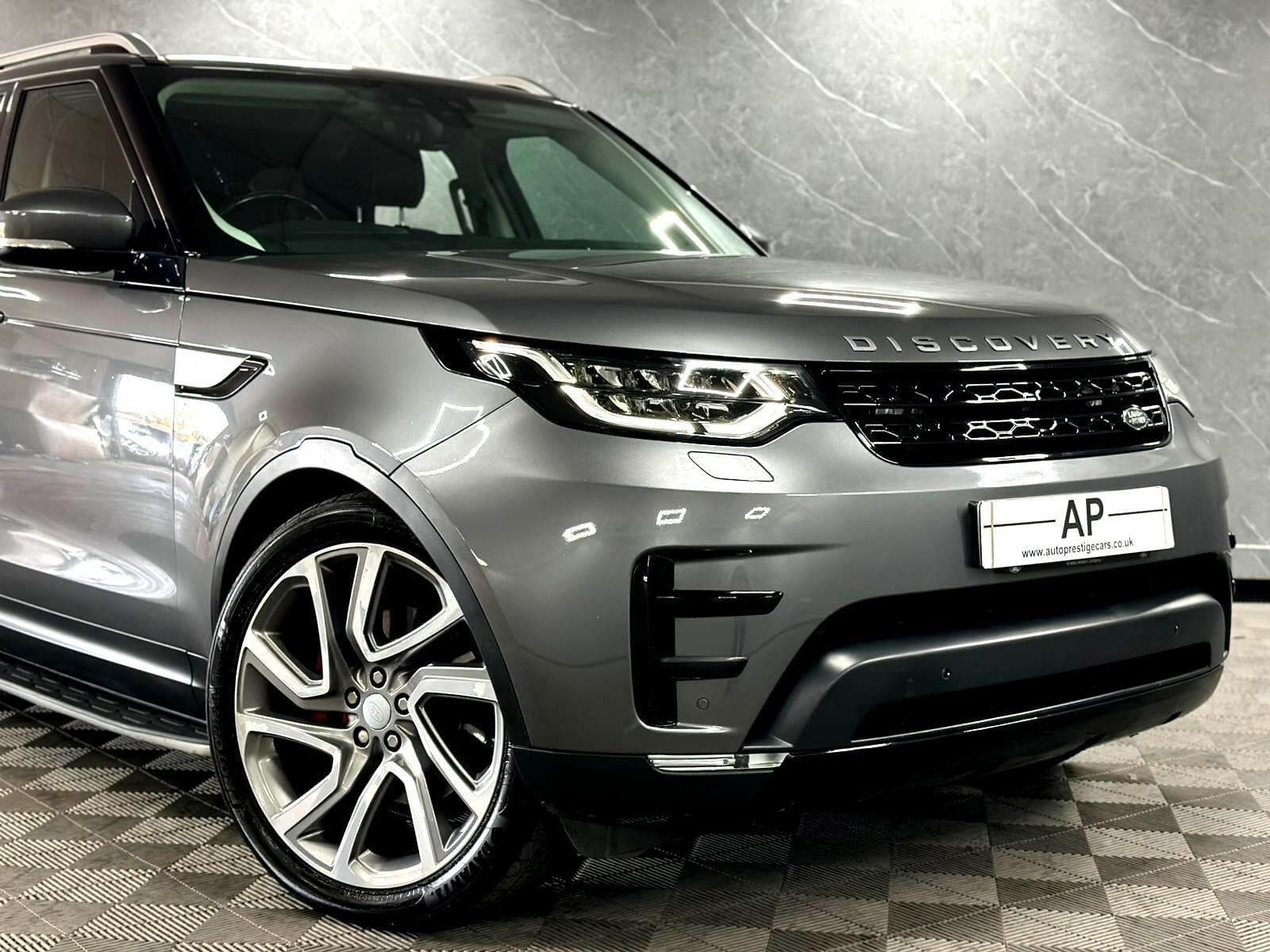 2017 Land Rover Discovery - Thumbnail 16