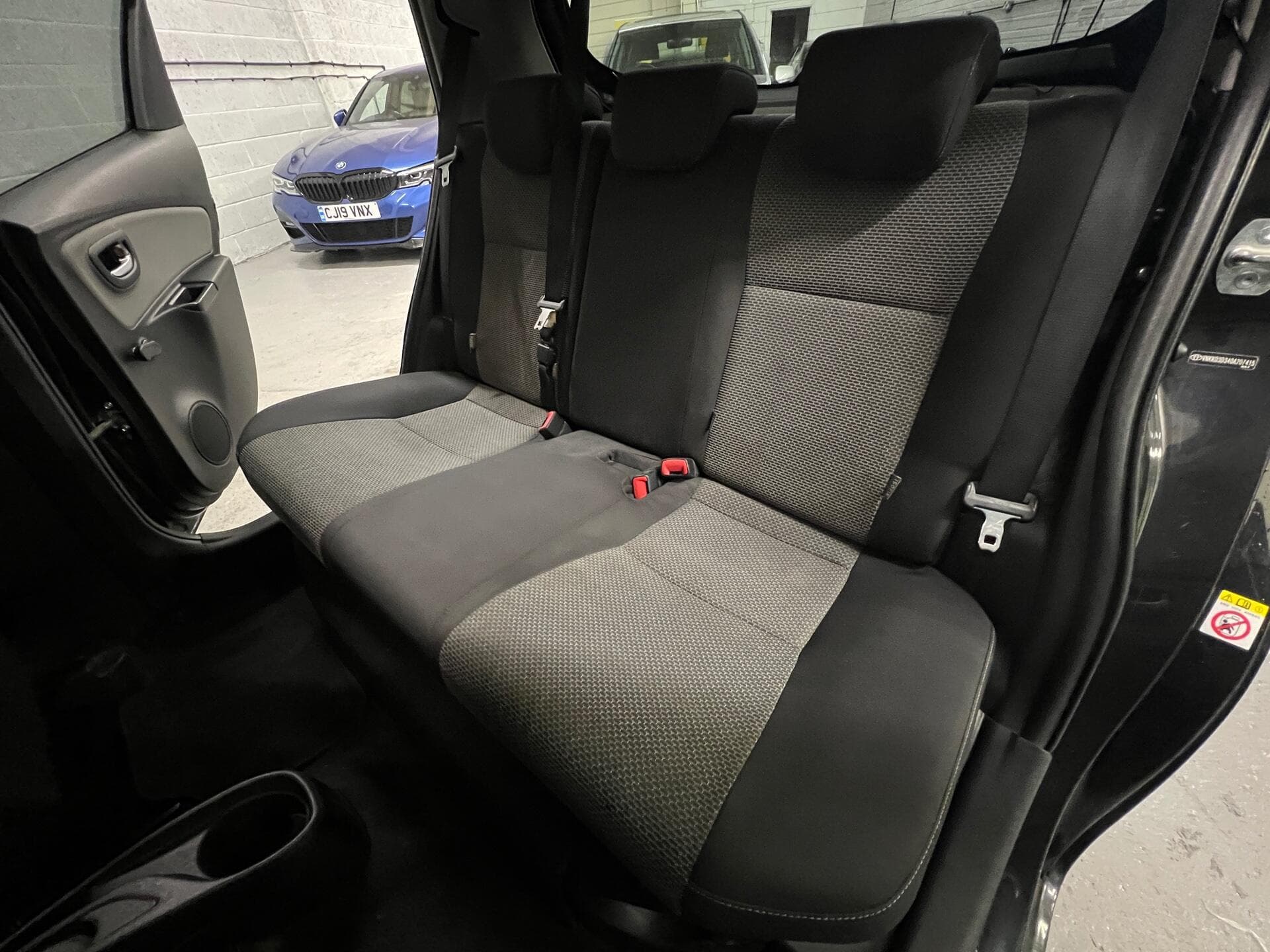 2016 Toyota Yaris - Thumbnail 42