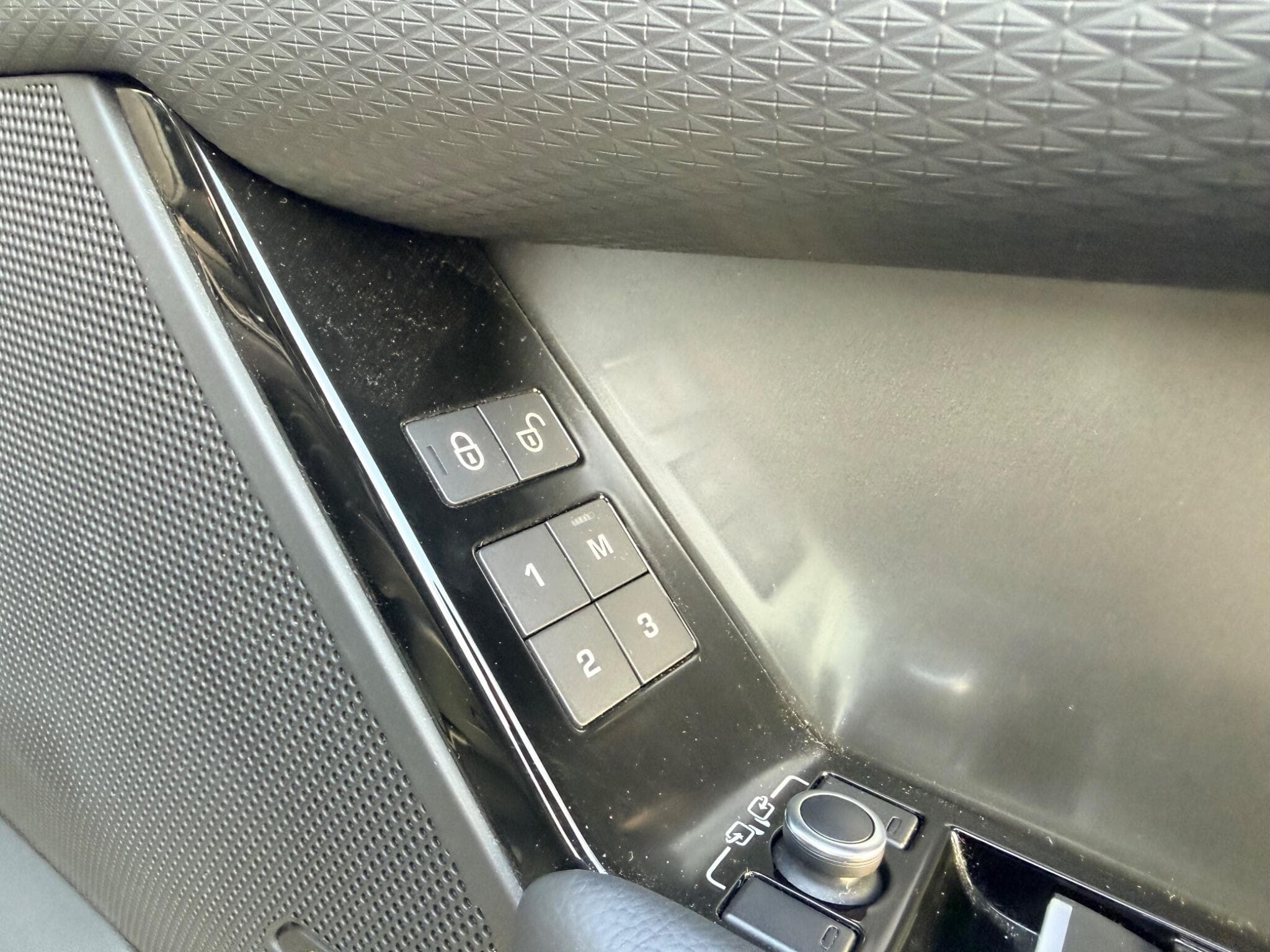 2018 Land Rover Range Rover Velar - Thumbnail 15