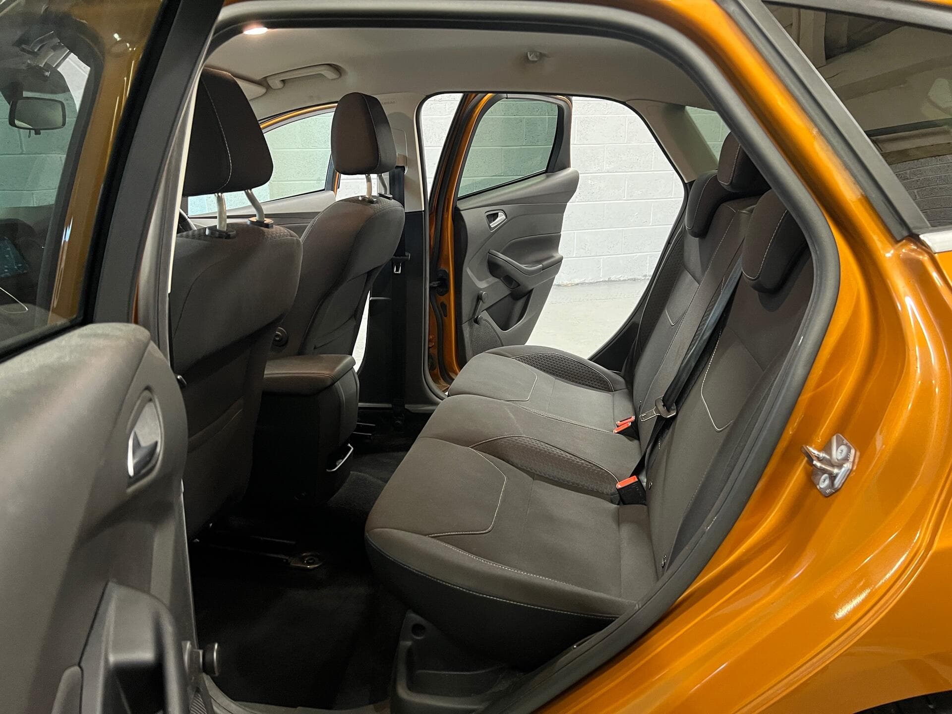 2017 Ford Focus - Thumbnail 41