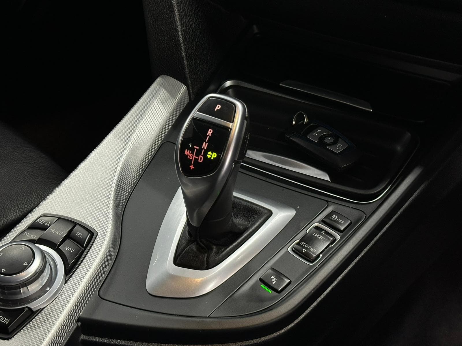 2015 BMW 3 Series - Thumbnail 24