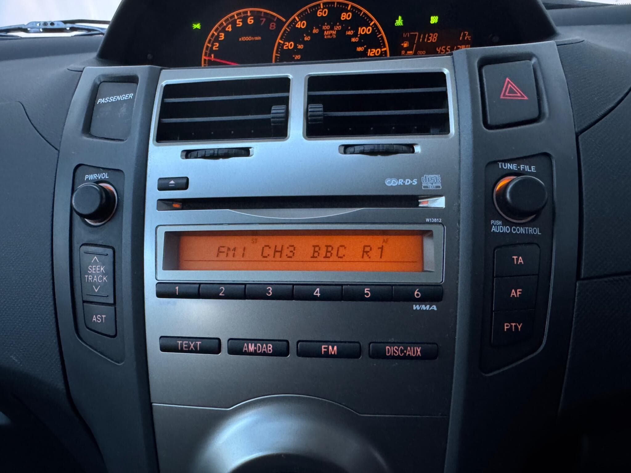 2010 Toyota Yaris - Thumbnail 13