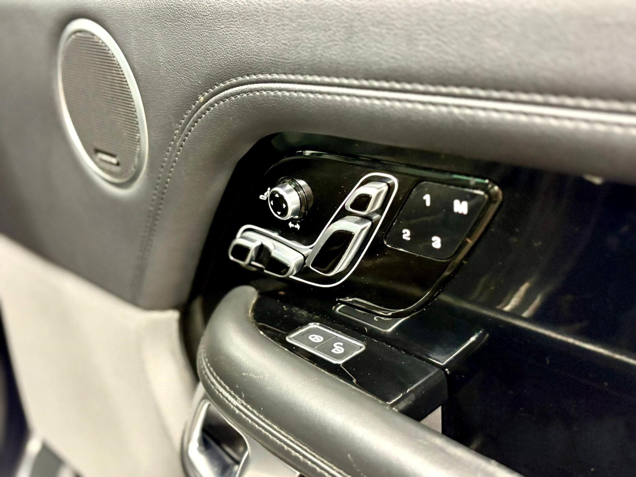 2018 Land Rover Range Rover - Thumbnail 25