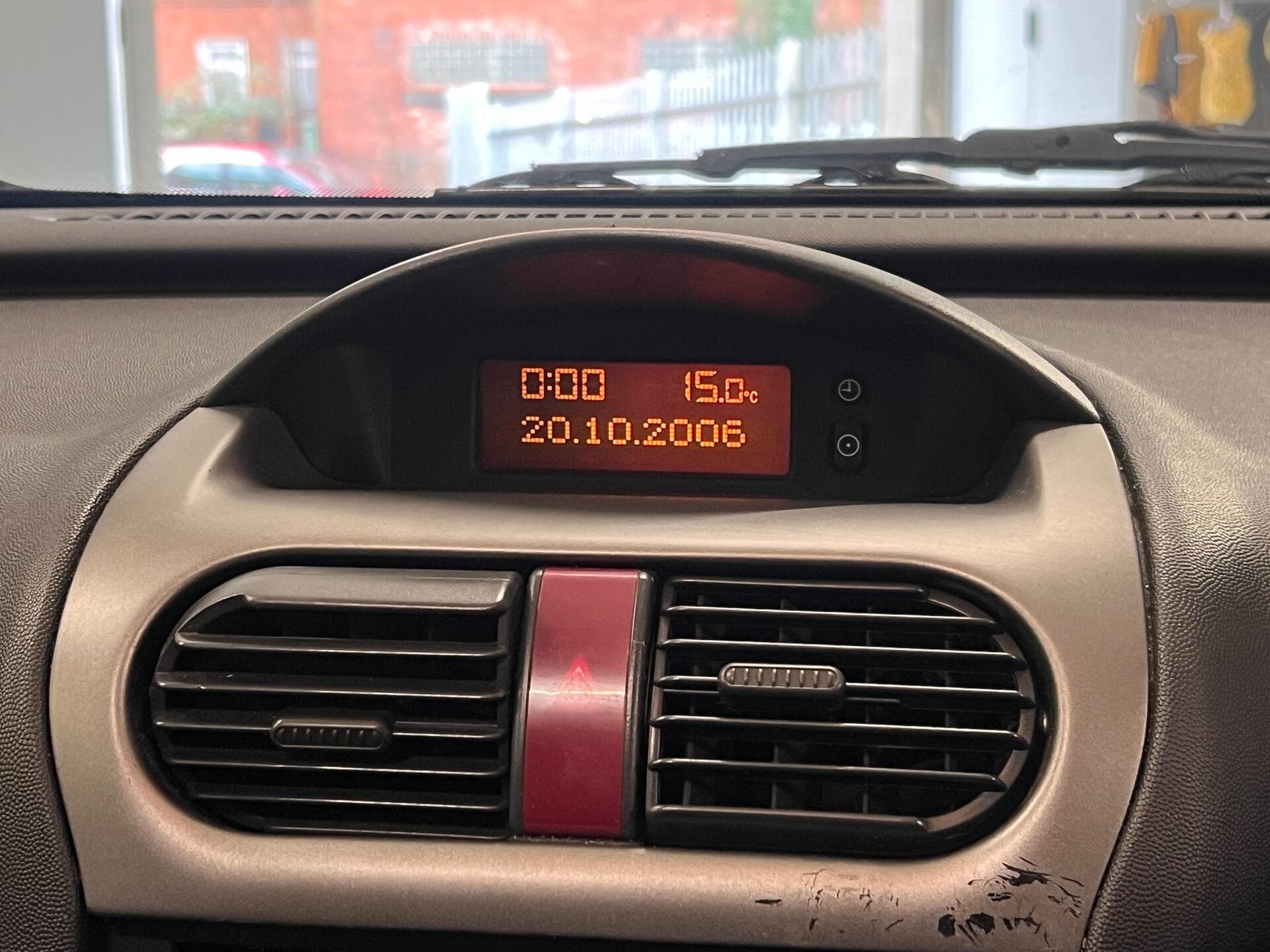 2005 Vauxhall Corsa - Thumbnail 28