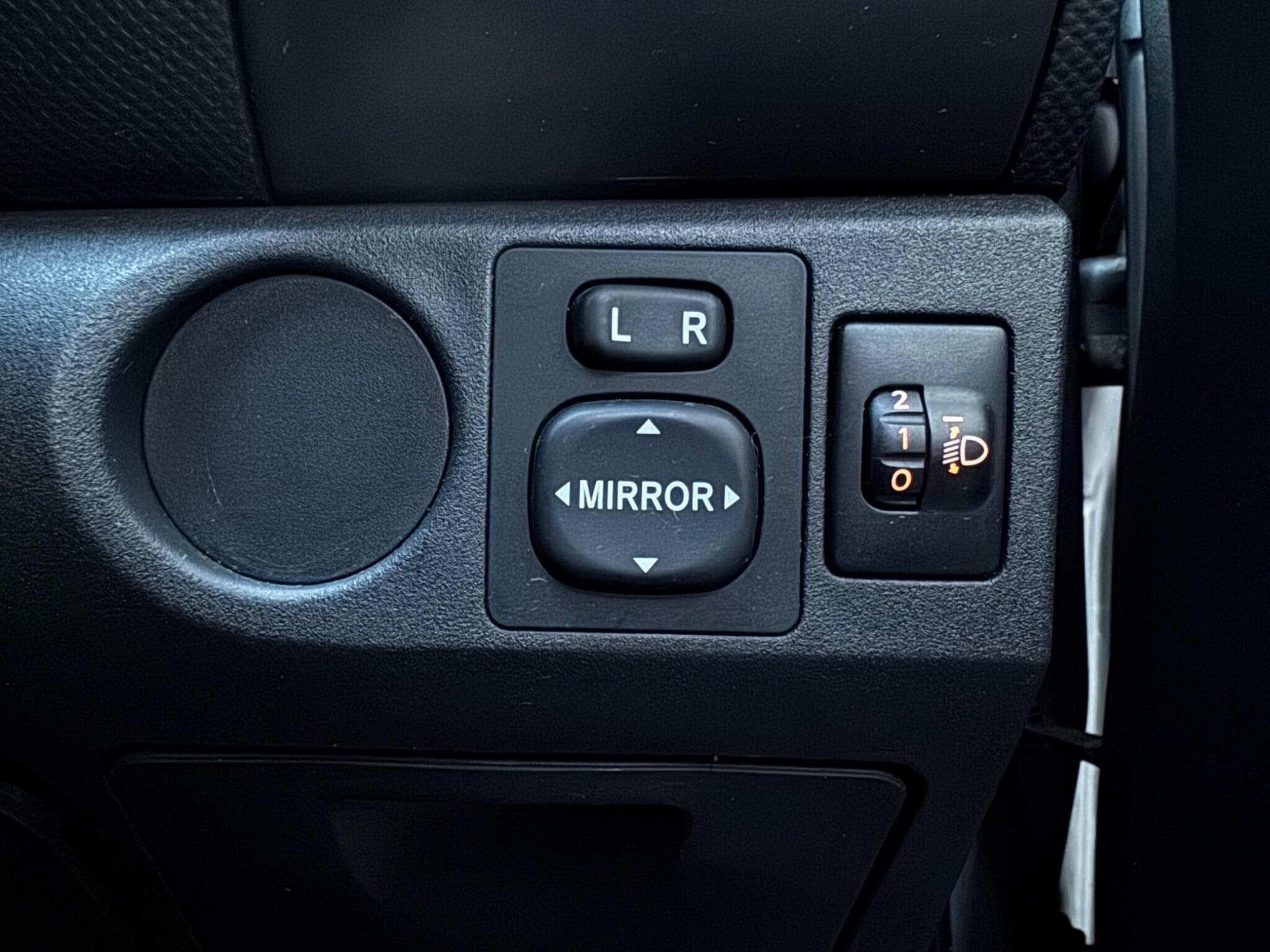 2010 Toyota Yaris - Thumbnail 16
