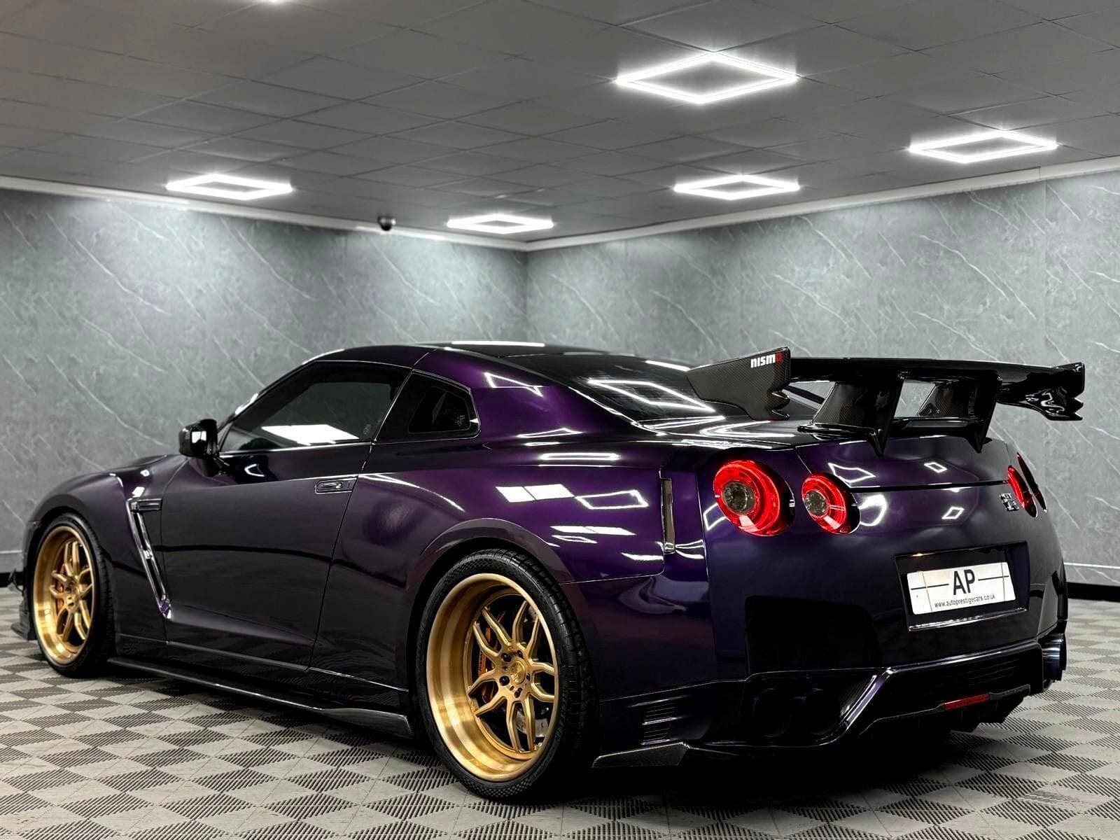 2011 Nissan GT-R - Thumbnail 37