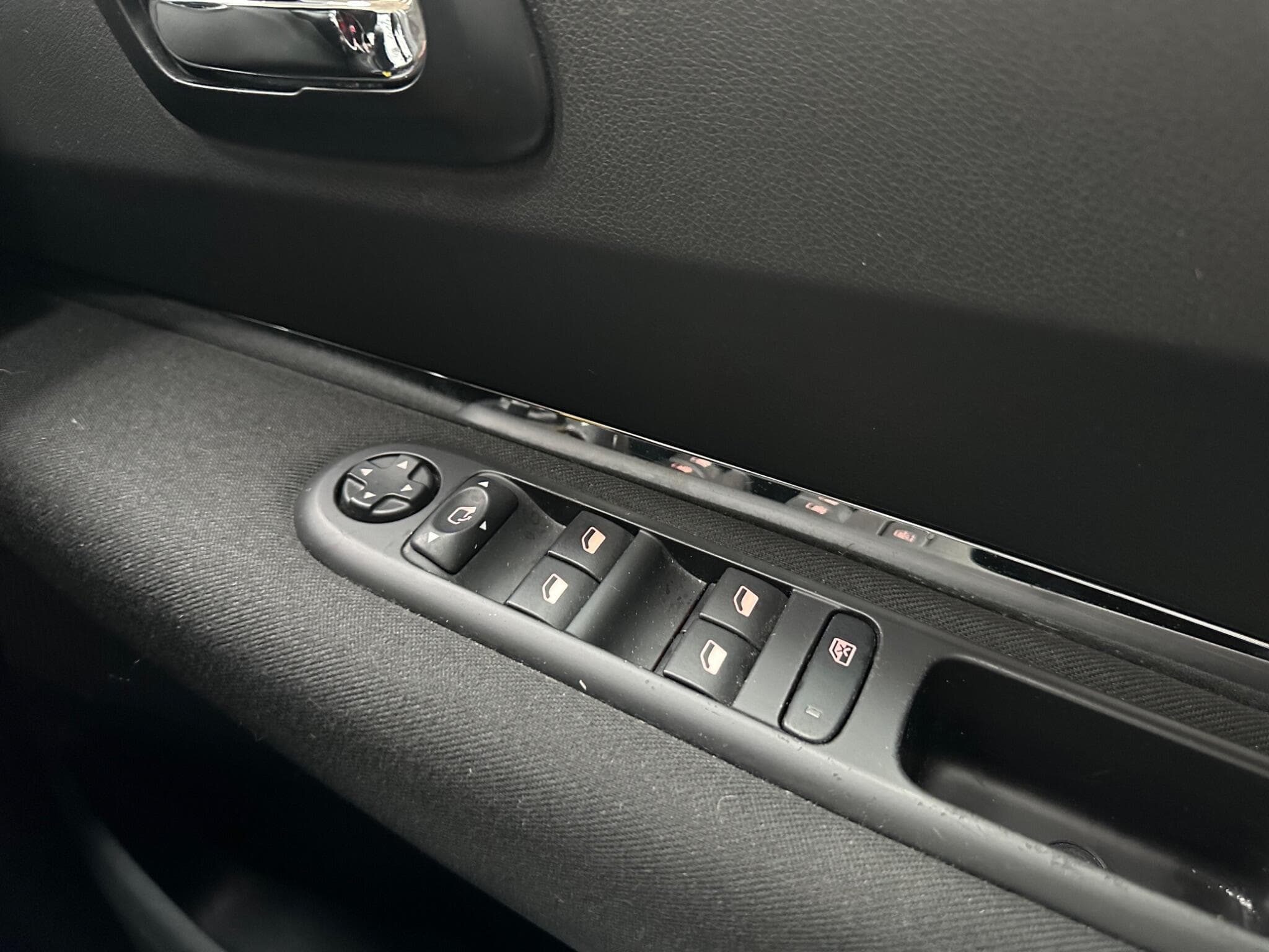 2016 Peugeot 3008 - Thumbnail 13