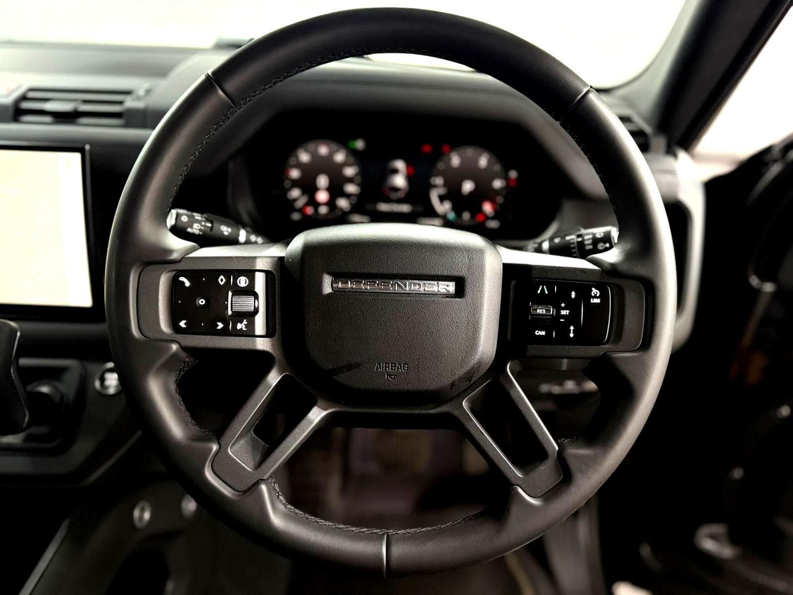 2025 Land Rover Defender 110 - Thumbnail 50