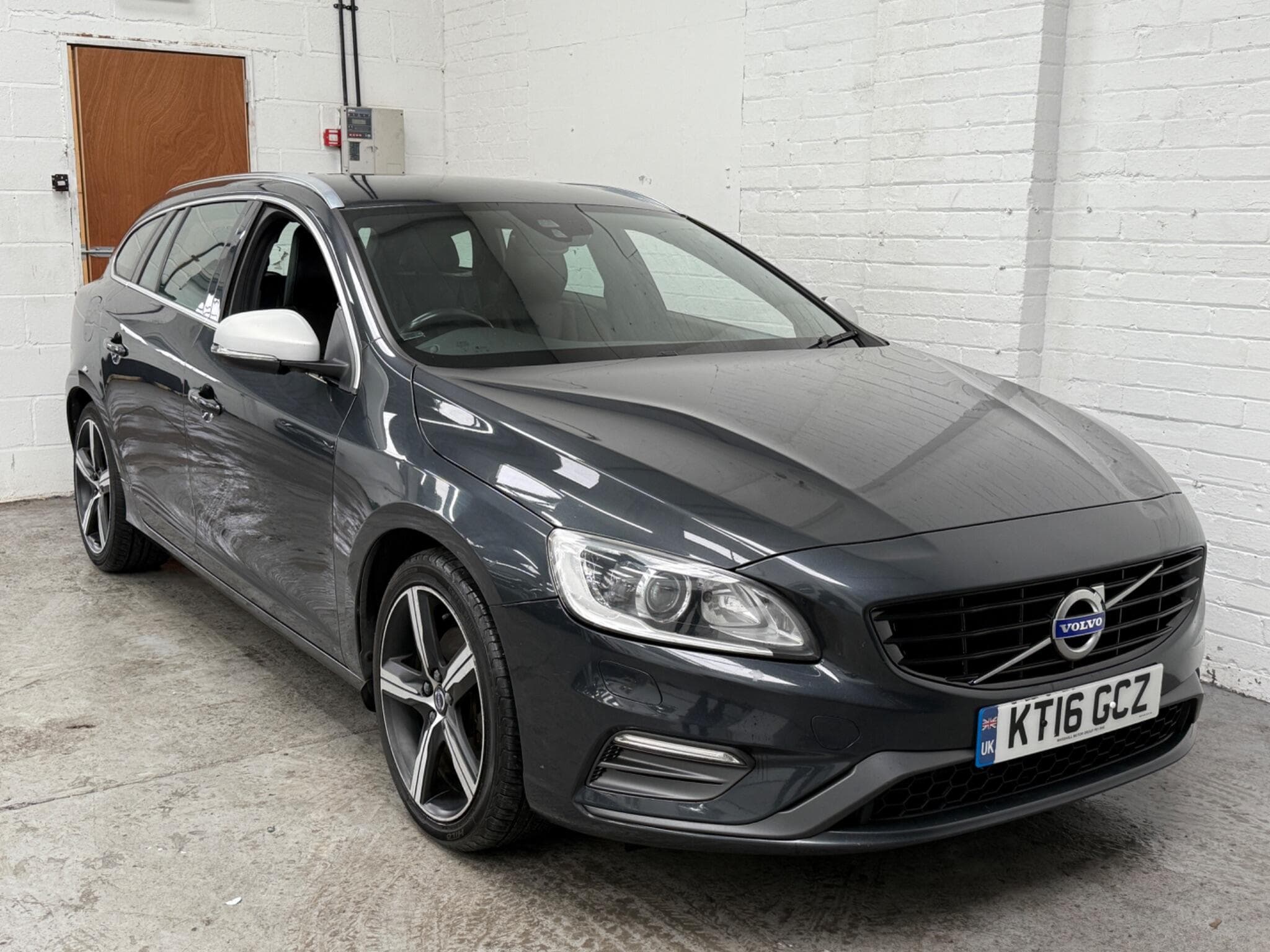 2016 Volvo V60 - Main
