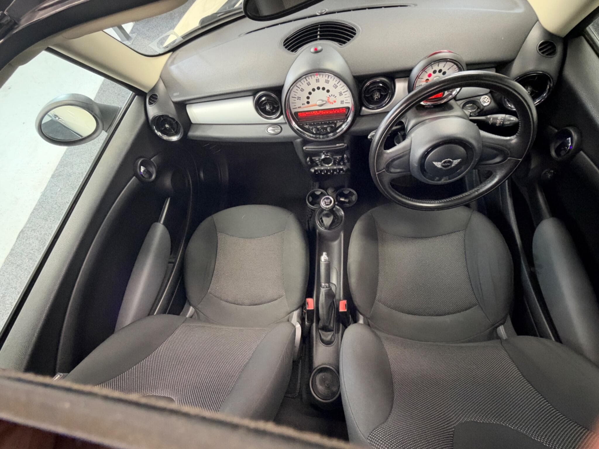 2011 MINI Hatch - Thumbnail 14