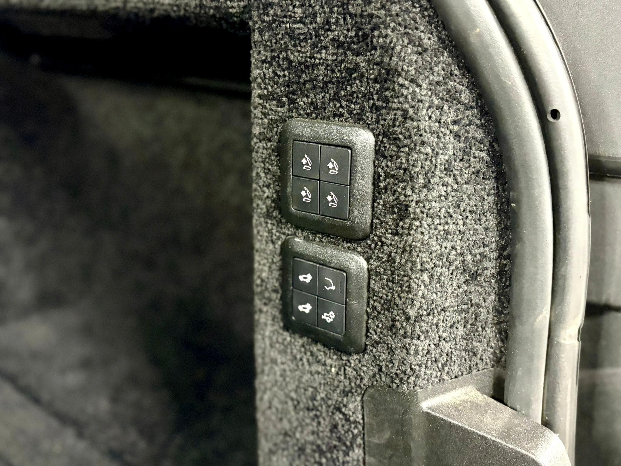 2018 Land Rover Range Rover - Thumbnail 37