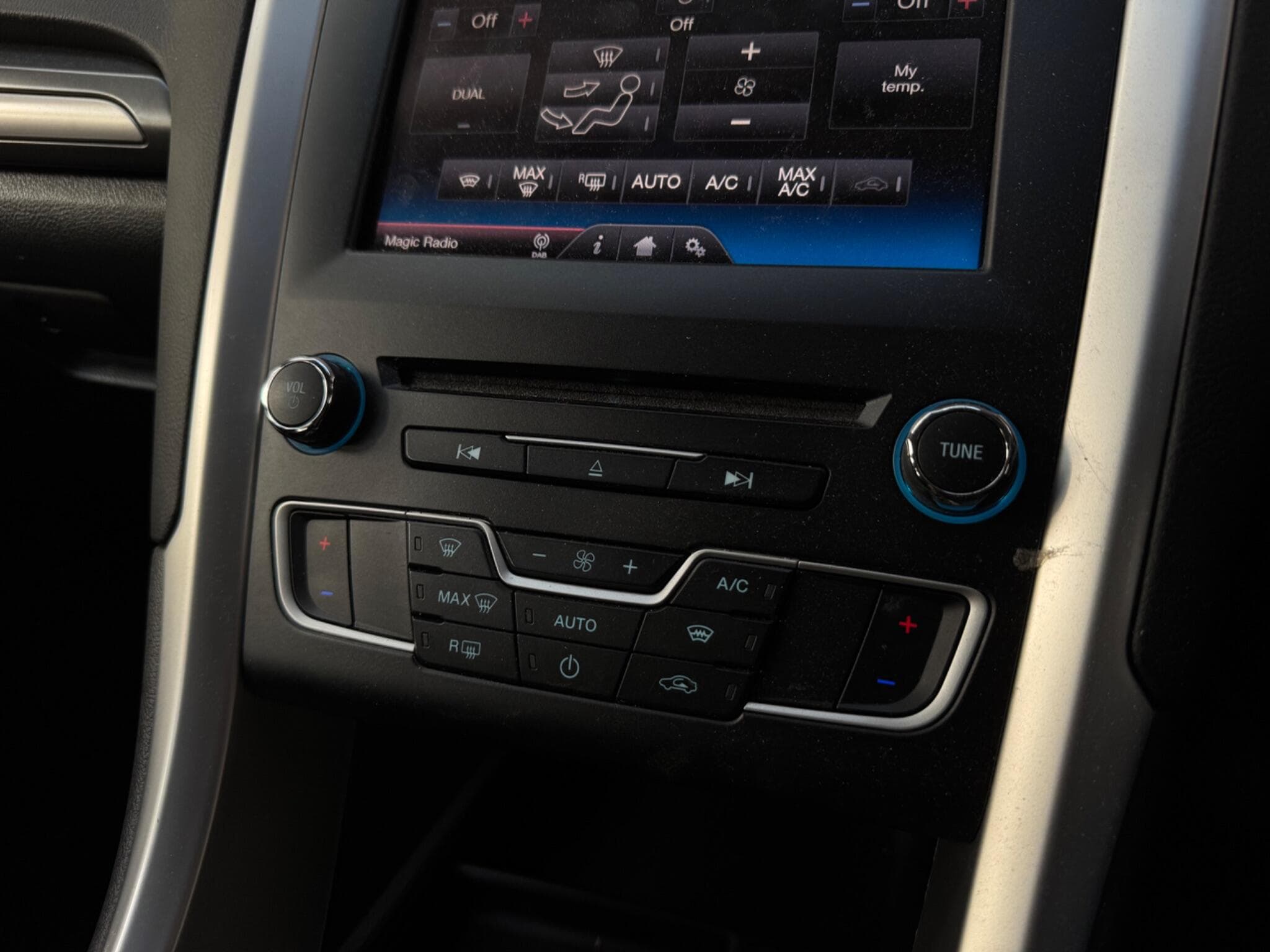 2015 Ford Mondeo - Thumbnail 17