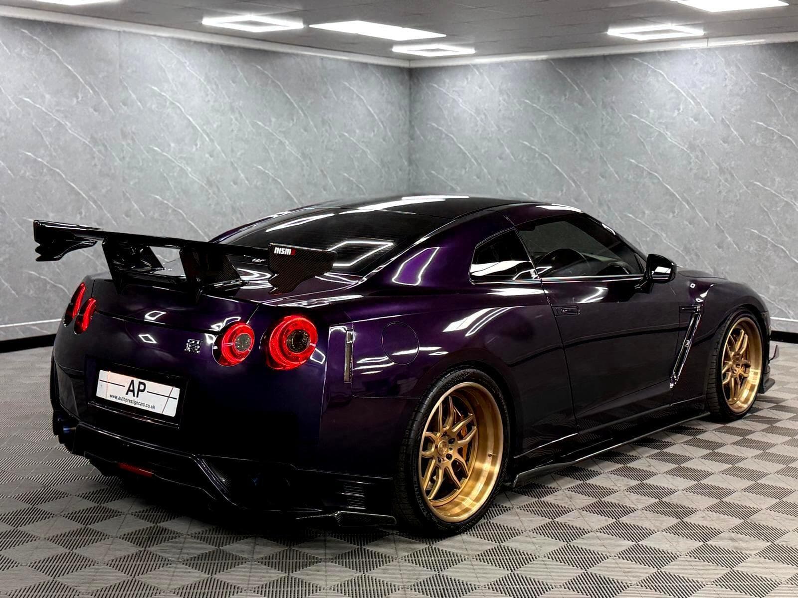 2011 Nissan GT-R - Thumbnail 57