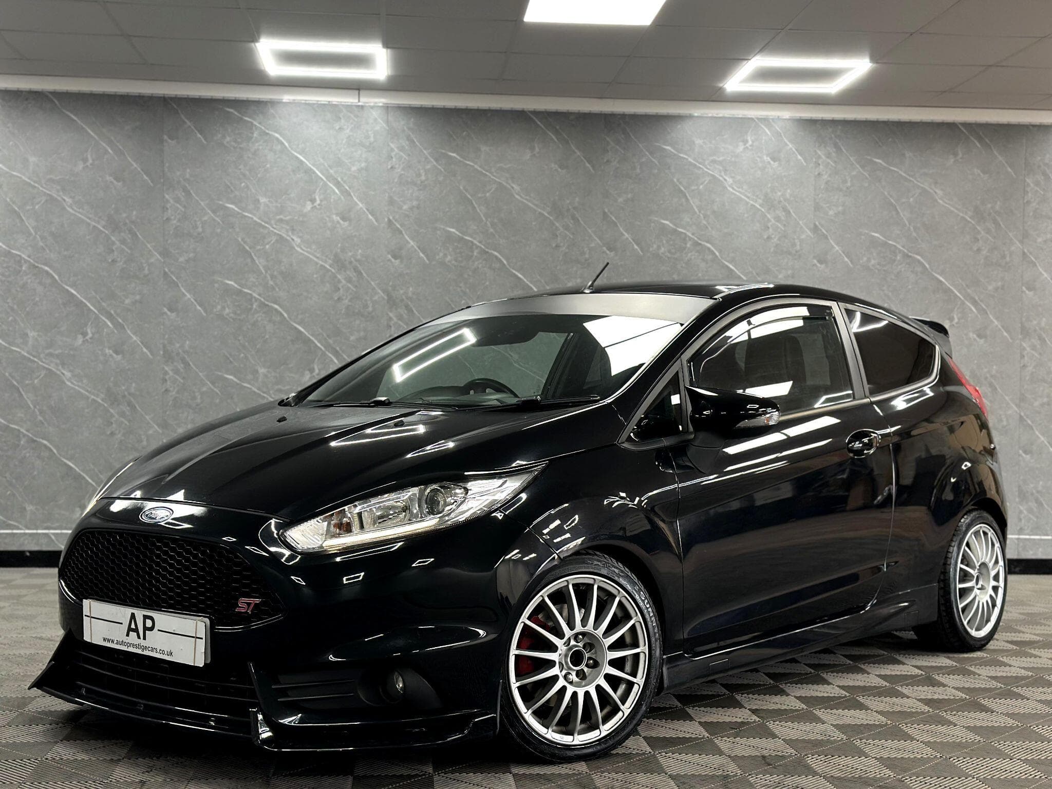 2013 Ford Fiesta - Thumbnail 3