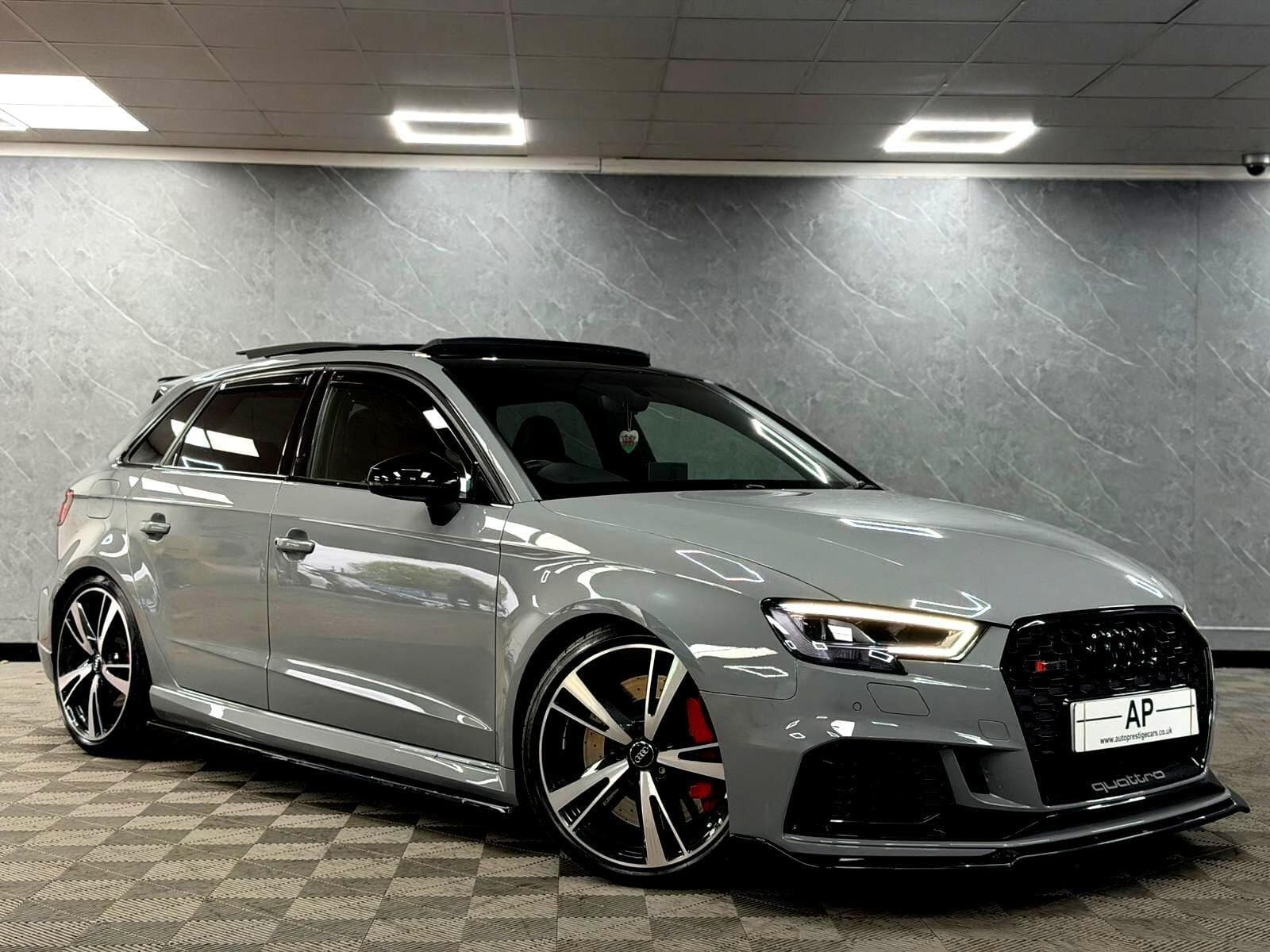 2020 Audi RS3 - Thumbnail 2