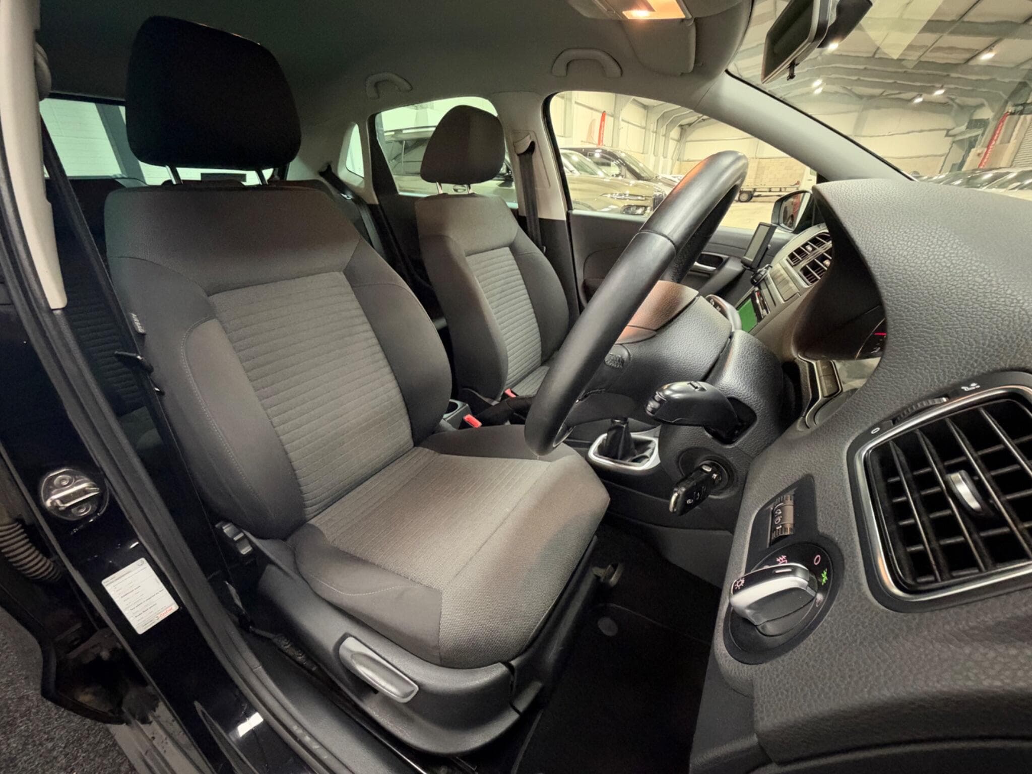 2012 Volkswagen Polo - Thumbnail 19