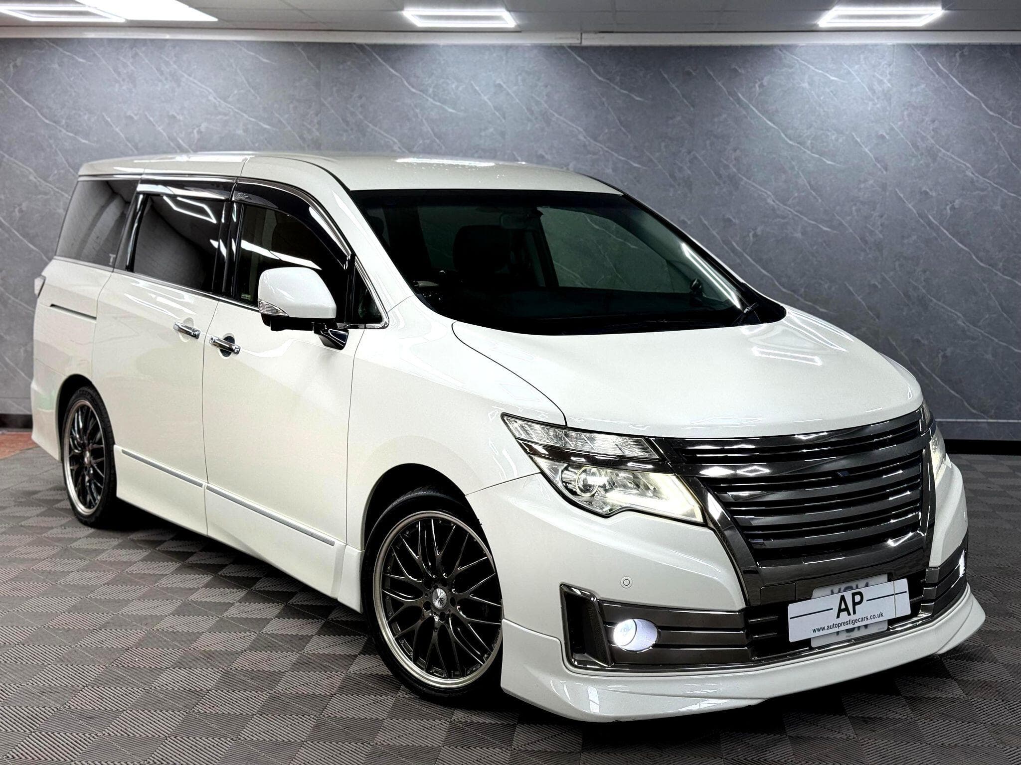 2014 Nissan Elgrand - Thumbnail 9