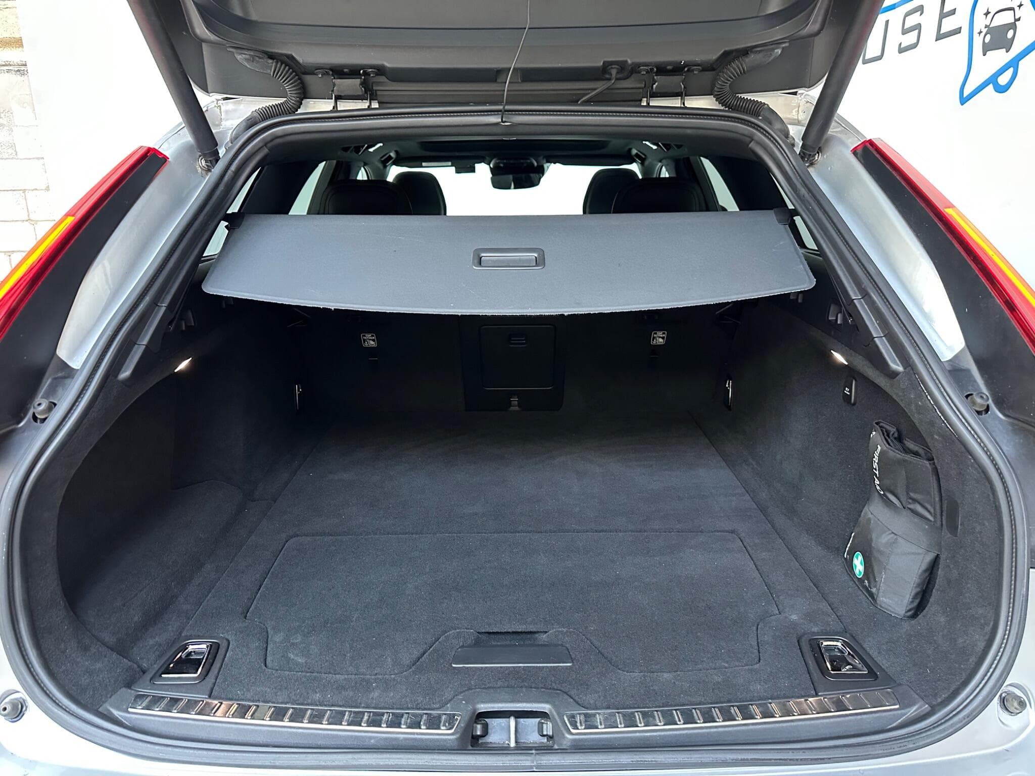 2020 Volvo V90 - Thumbnail 27