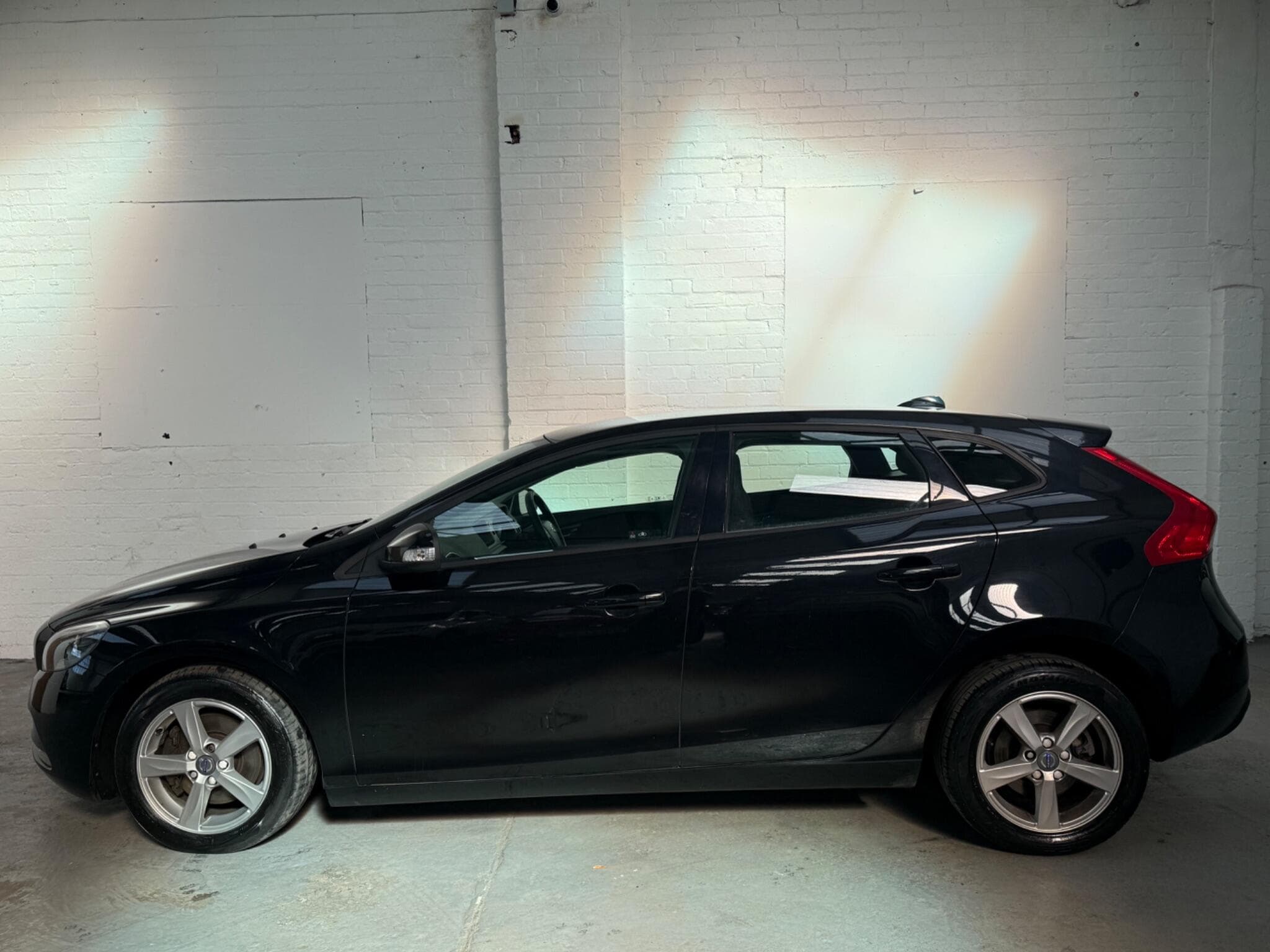 2015 Volvo V40 - Thumbnail 6