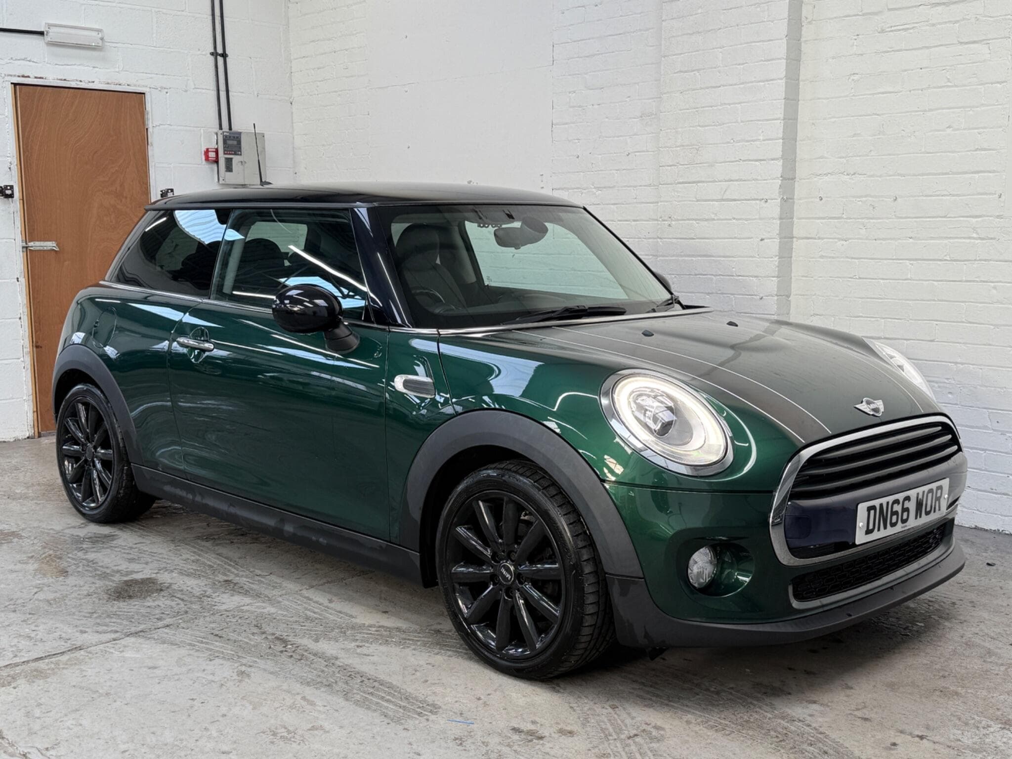 2016 MINI Hatch - Main