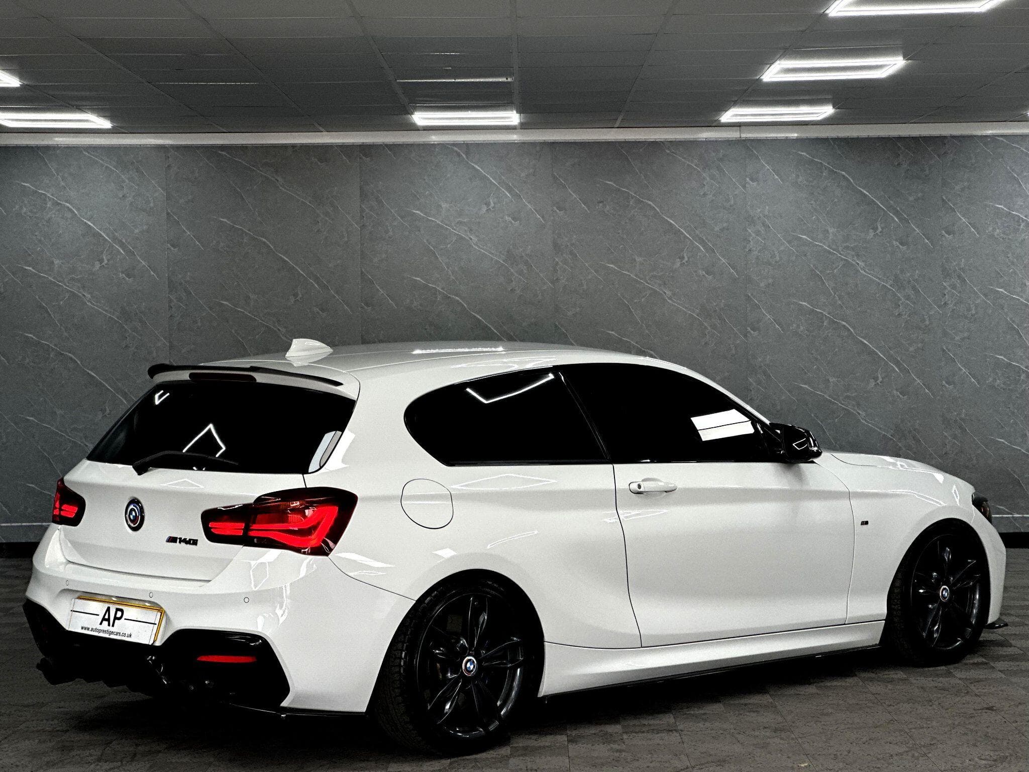 2018 BMW 1 Series - Thumbnail 17